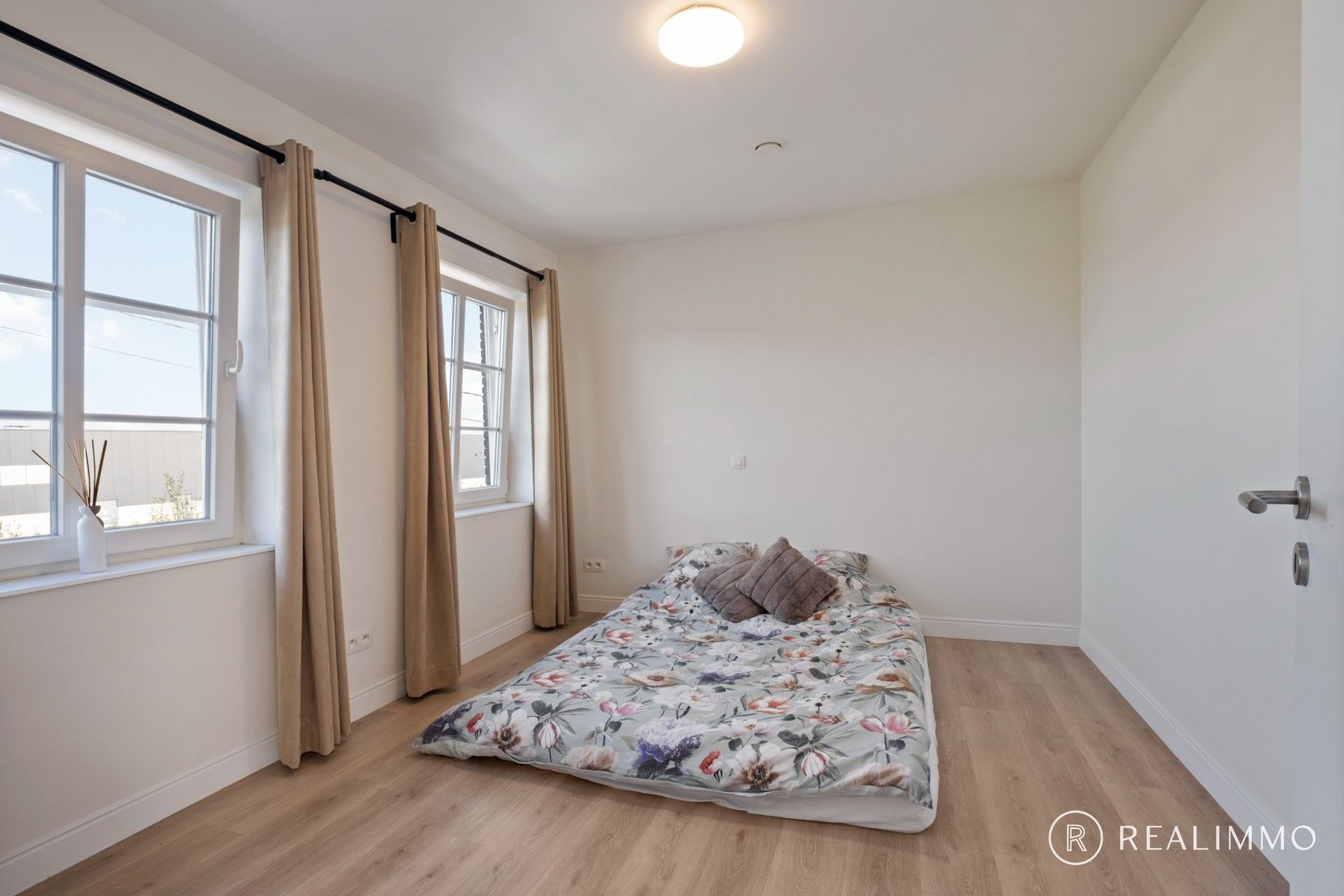 Verrassend ruime nieuwbouwwoning met 4 slaapkamers foto 9