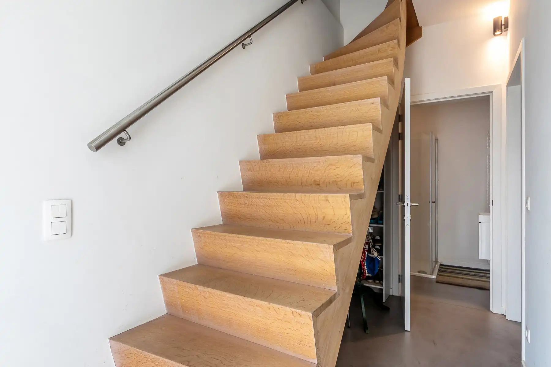 Gerenoveerde, energiezuinige woning met 3 slaapkamers & tuin foto 2