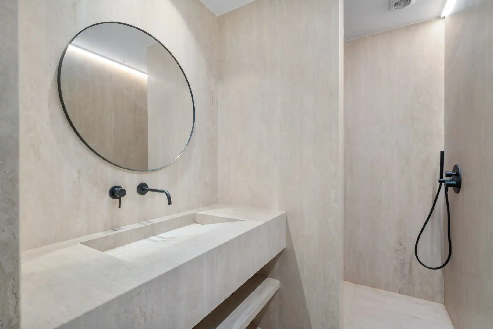 Zeer mooi en luxueus afgewerkt 3 slaapkamer appartement aan het driehoekplein nabij de Zeedijk foto 9