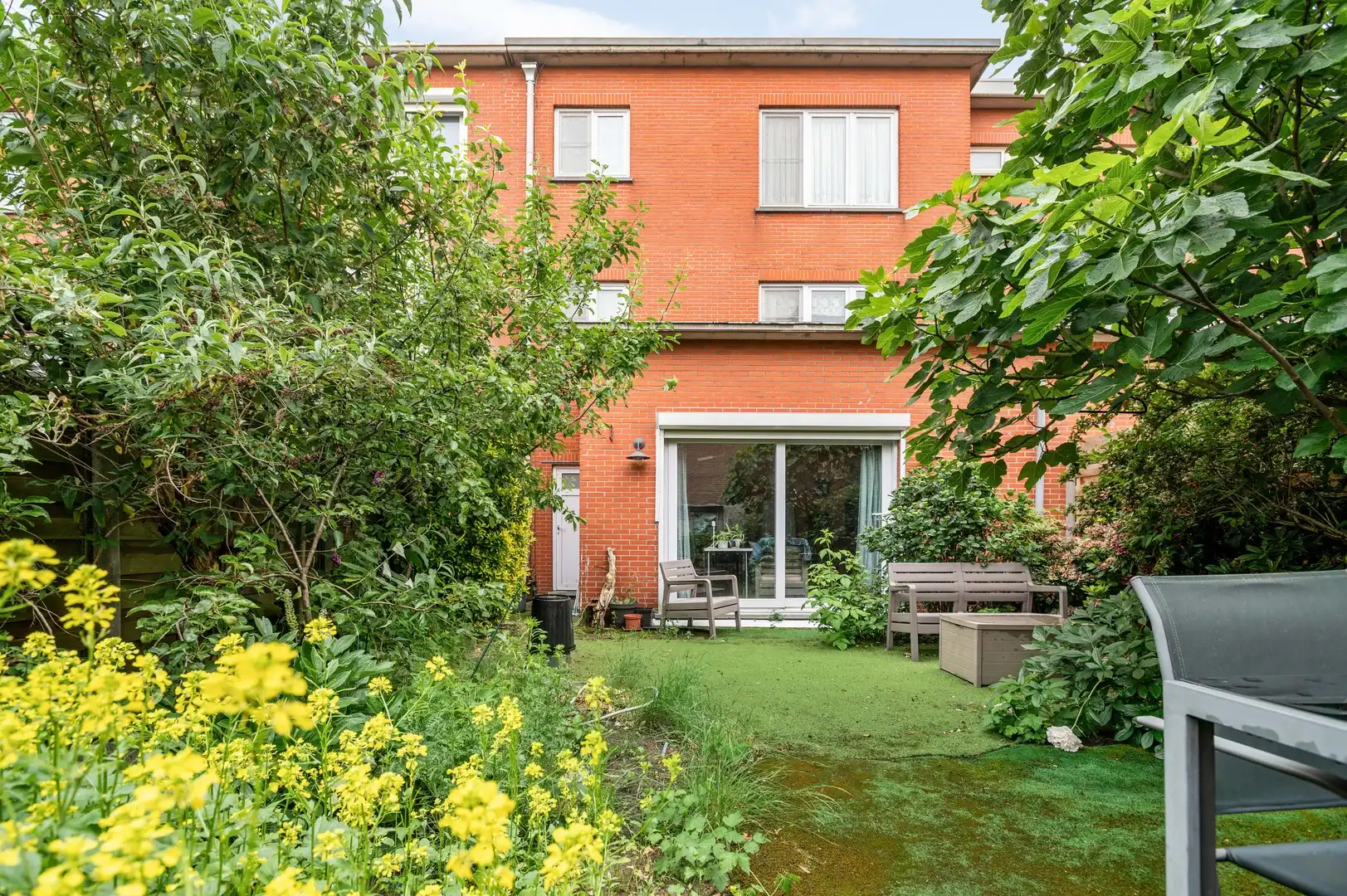 Op te frissen bel-etage met 4 slaapkamers en gezellige tuin foto 6