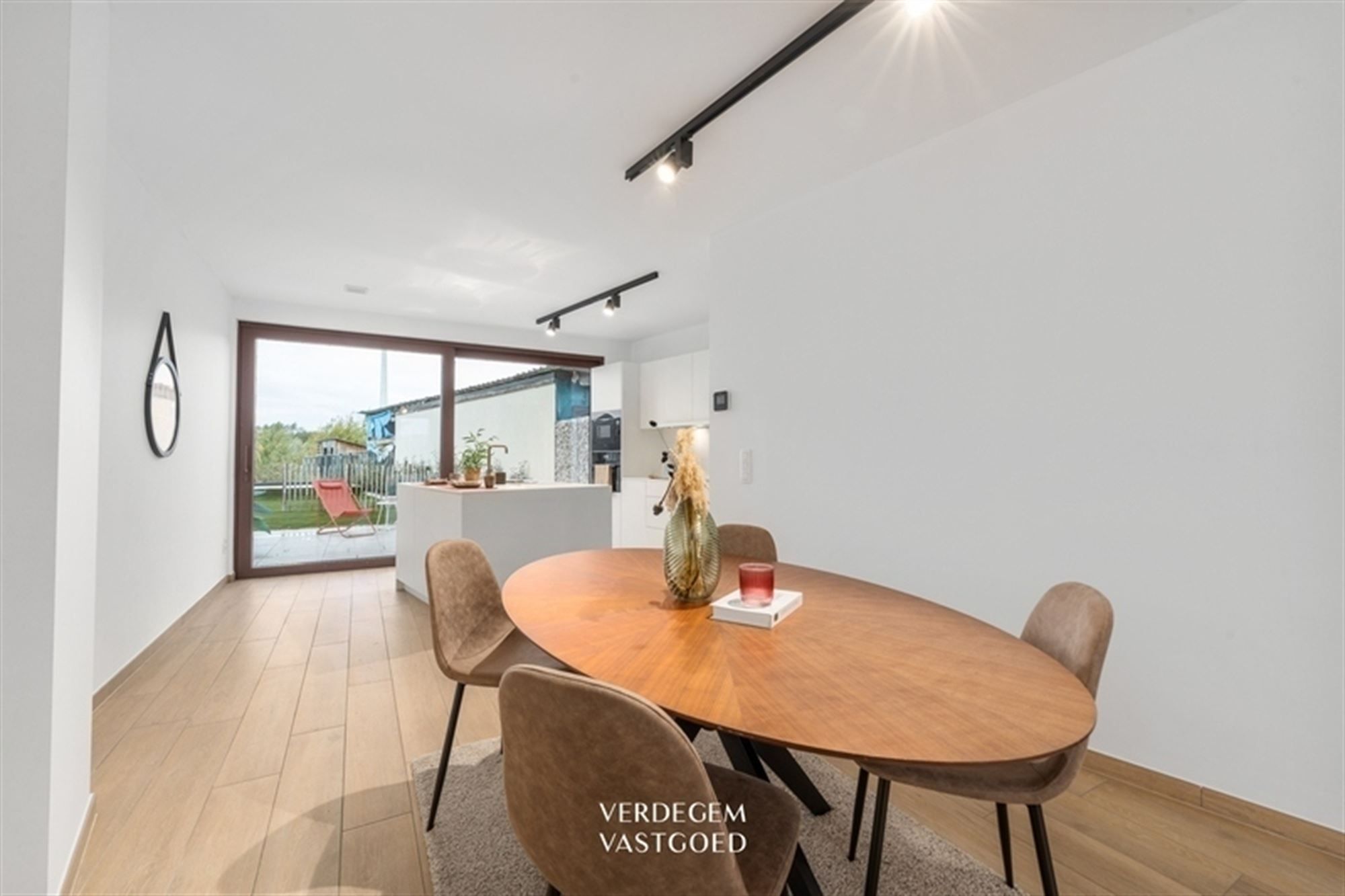 Verrassend leuke woning met 3 slaapkamers, autostaanplaats en gemeenschappelijke zwemvijver foto 5