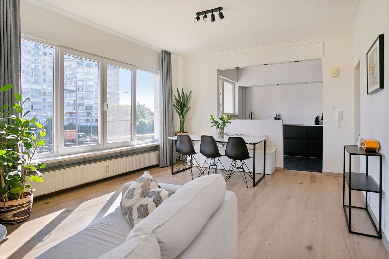 Gerenoveerd appartement met twee slaapkamers foto 2