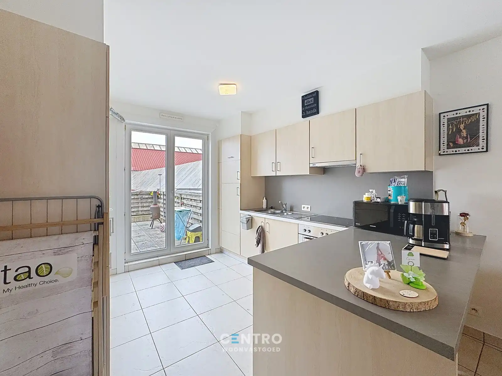 Opslagruimte met showroom en 3 verhuurde appartementen op 3.682m2! foto 28