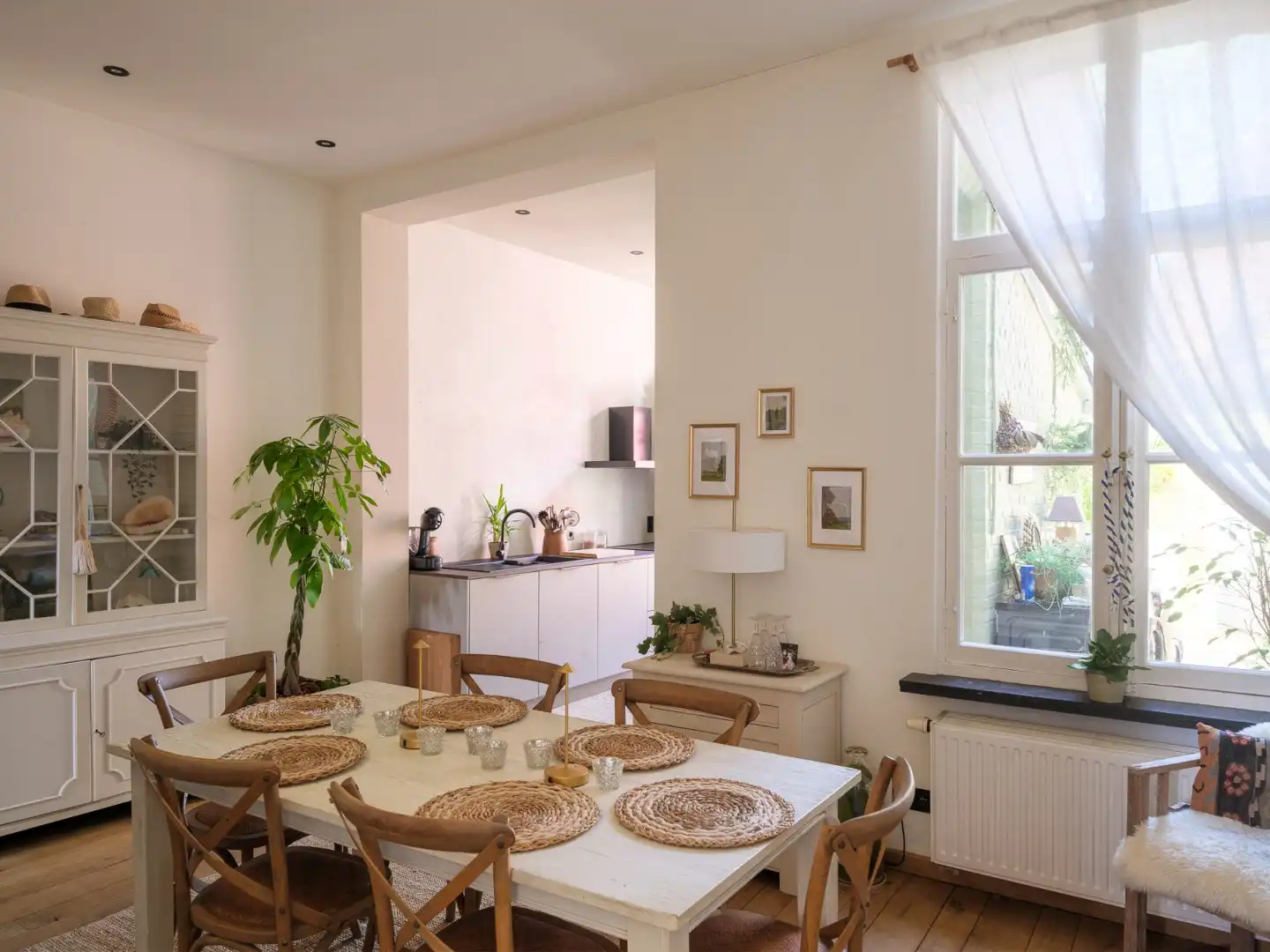 Instapklare woning met overvloedig licht en prachtige tuin foto 3