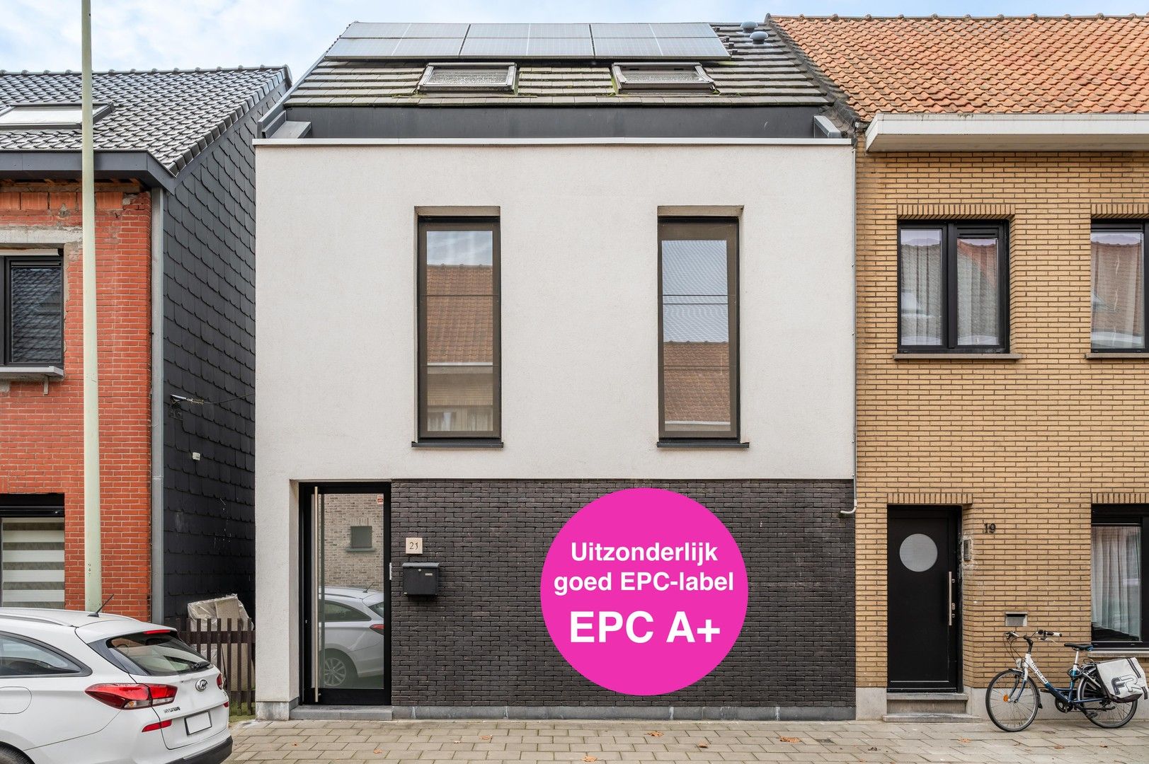 Zeer energiezuinige woning met garage foto {{pictureIndex}}