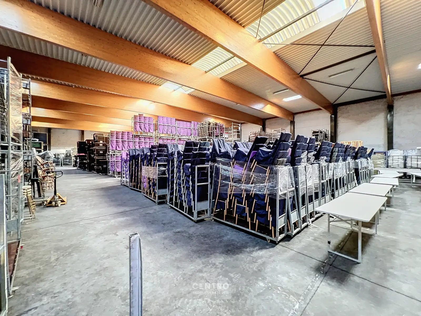 Opslagplaats ( ± 2.000m²) met 7m vrije hoogte vlakbij de havenkop te Roeselare! foto 5