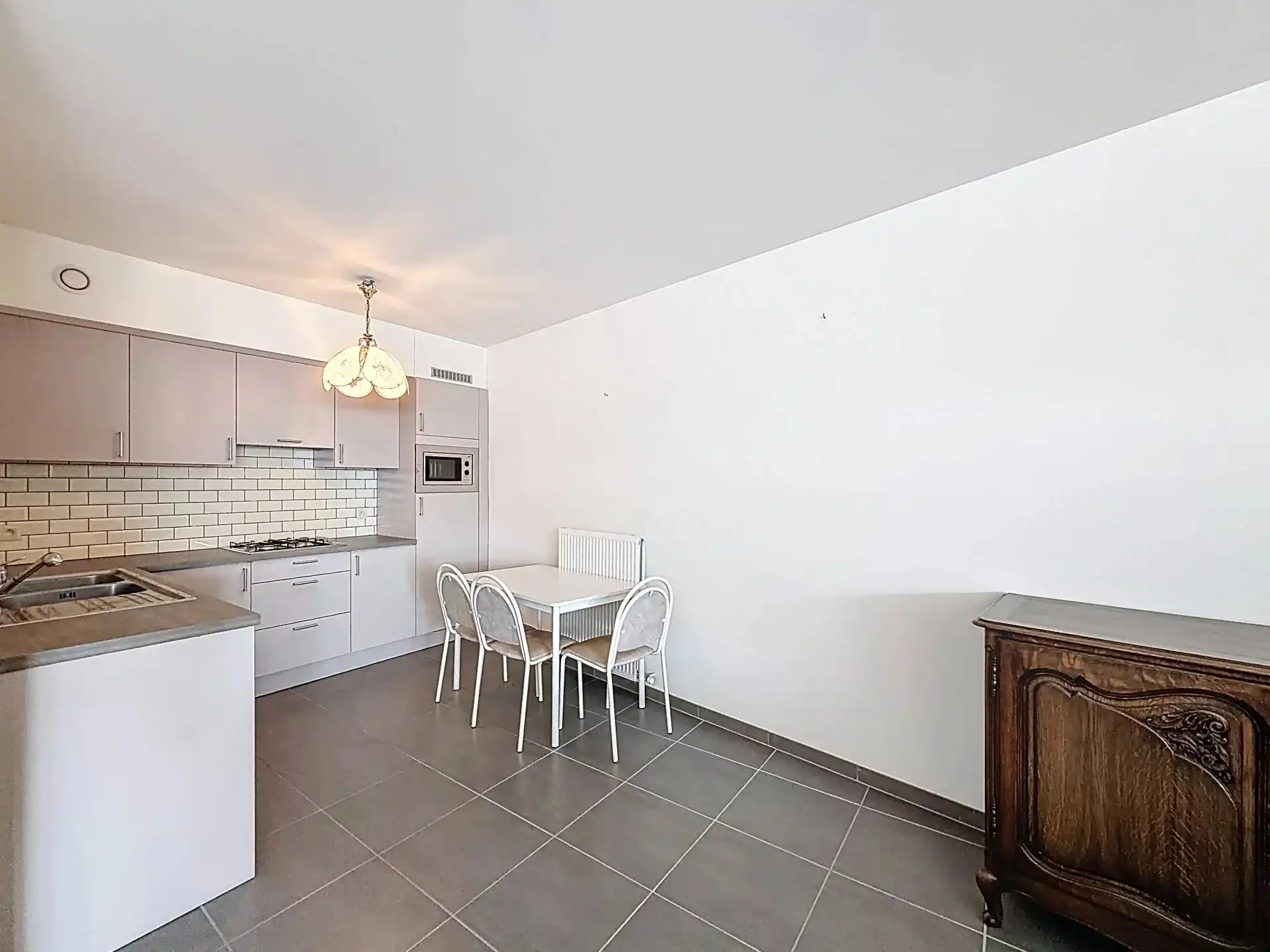 Ruim energiezuinig en verzorgd appartement met 2 slaapkamers en terras. foto 7