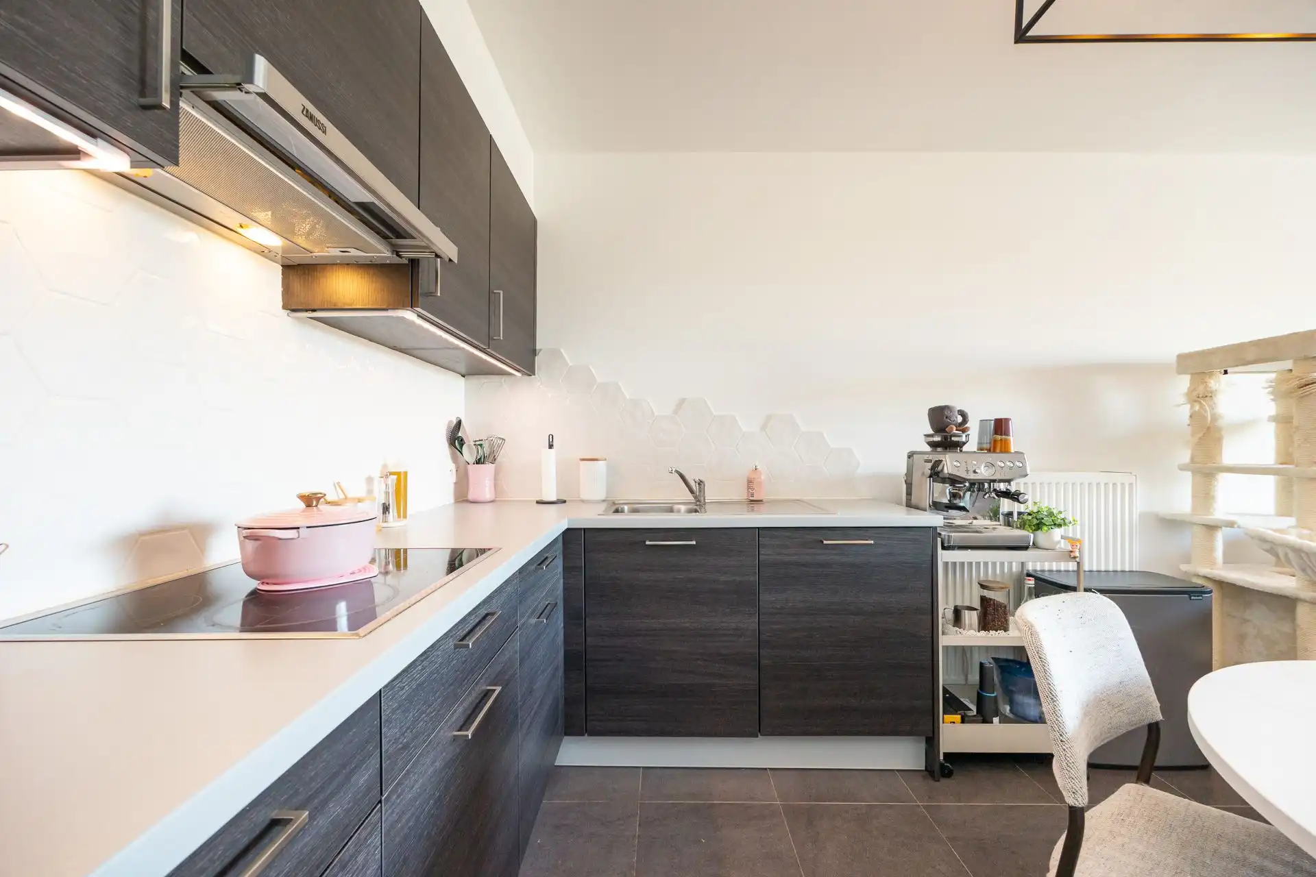 Modern appartement met zonnig terras en autostaanplaats! foto 5