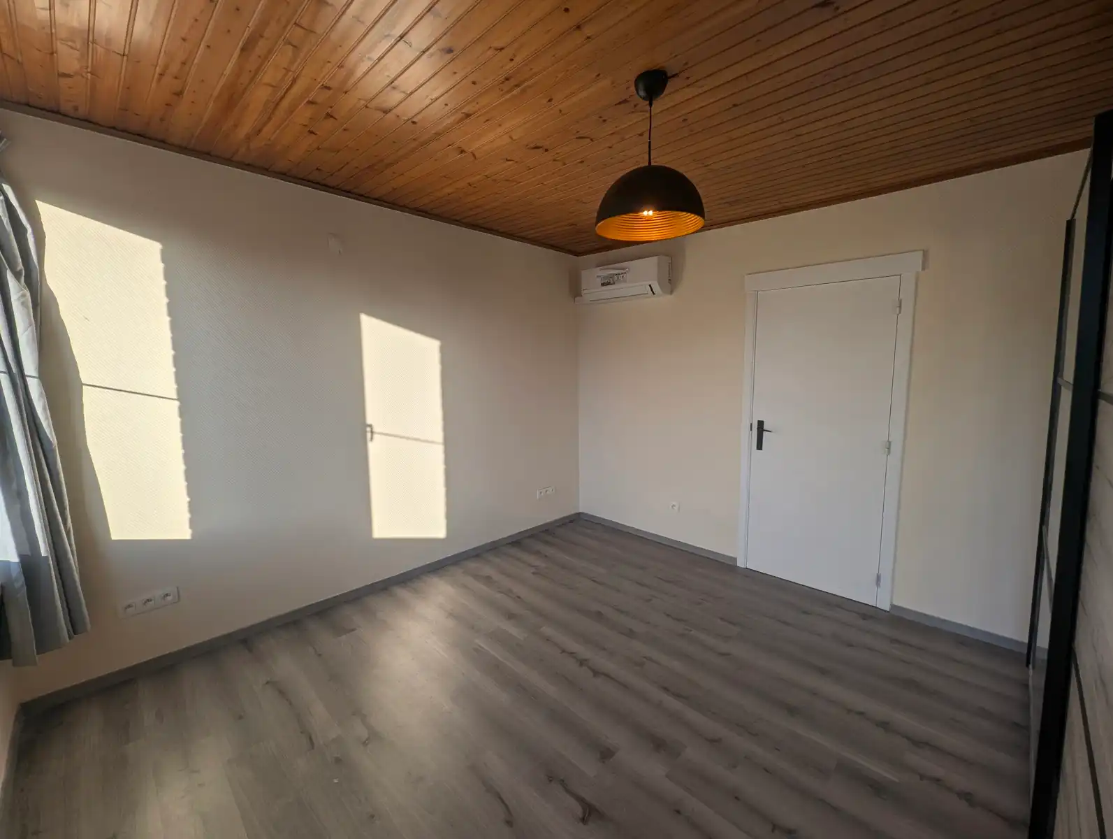 Gerenoveerde rijwoning met 2 slaapkamers foto 10