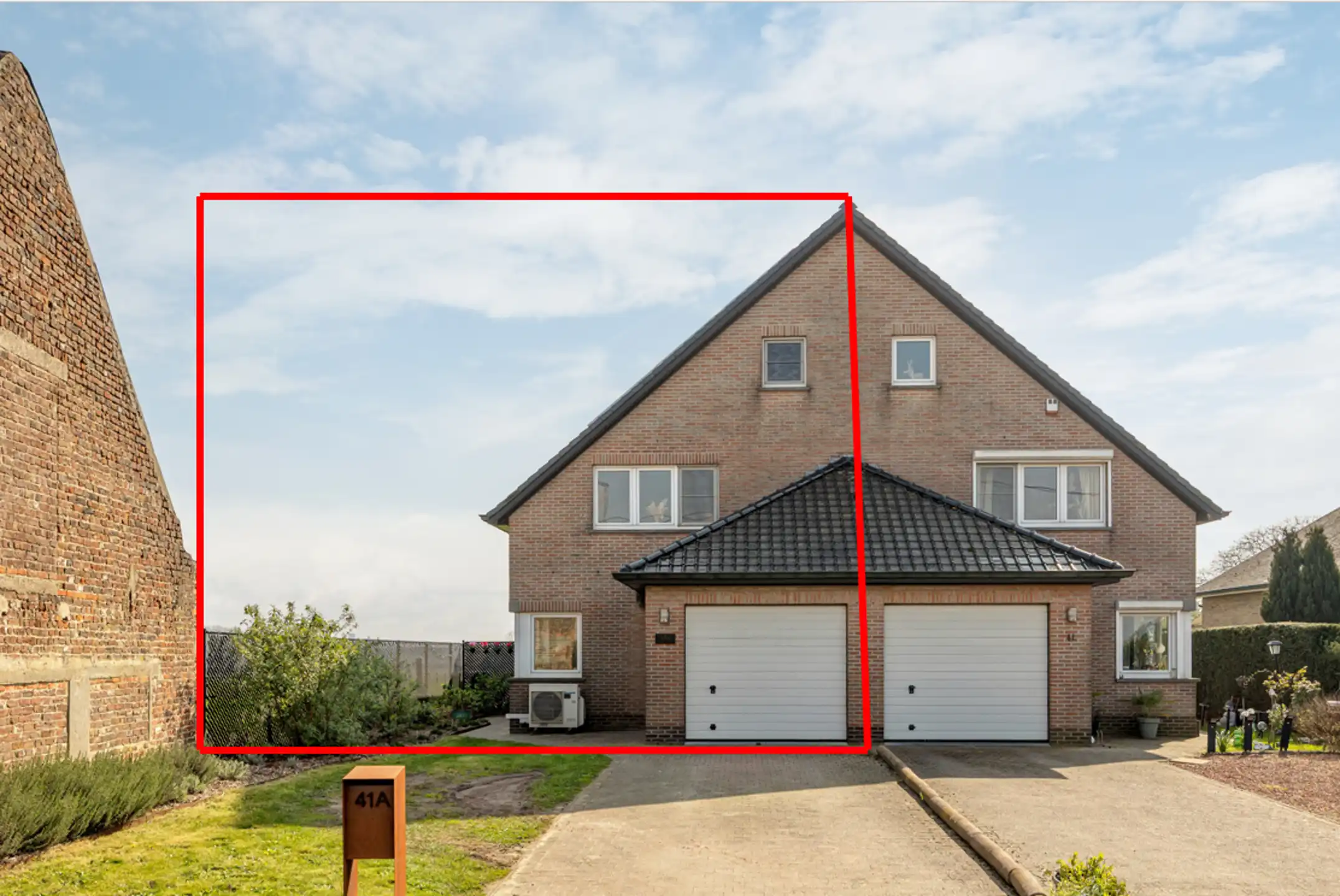 Instapklare halfopen bebouwing met zicht op velden foto {{pictureIndex}}