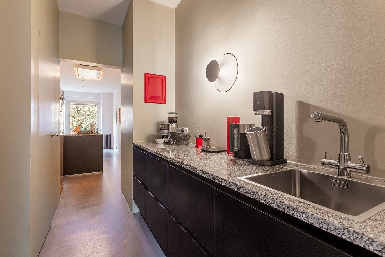 Architecturale parel met een zee van ruimte foto 15