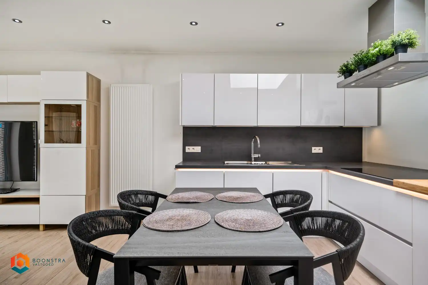 Recent gerenoveerde woning met 1 (mogelijks 2) slpkrs foto 4