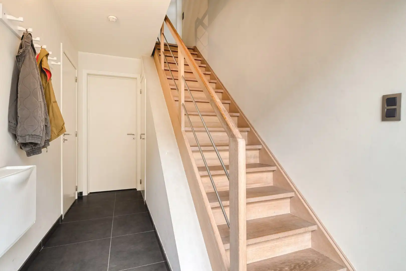 Instapklare bel-etagewoning met dubbele garage en tuin in het centrum van Retie foto 30