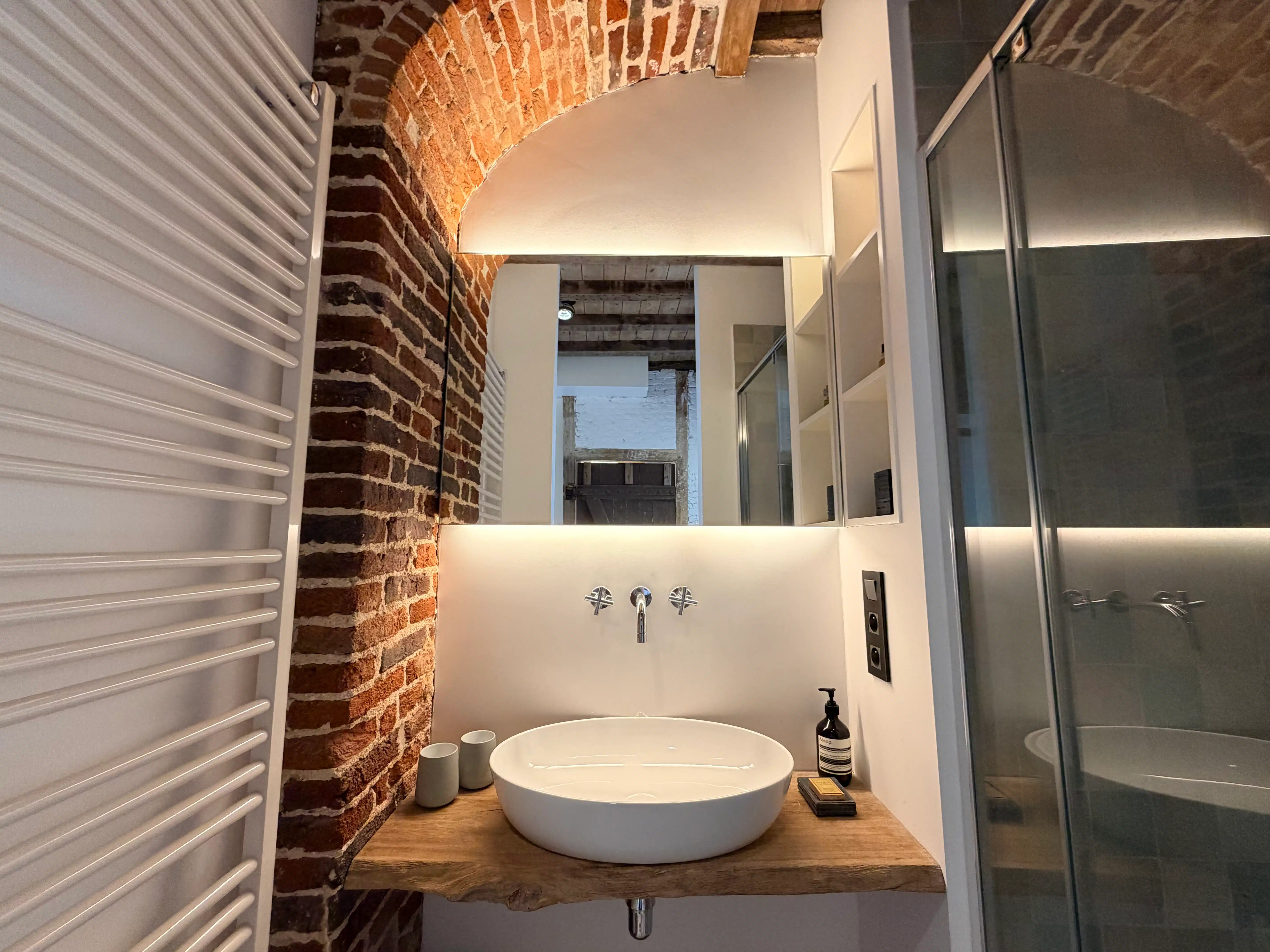 --- NIEUW --- Ideale cohousing woning: high-end gerenoveerde 2-slaapkamerwoning met elk een eigen douche in centrum Gent! foto 10