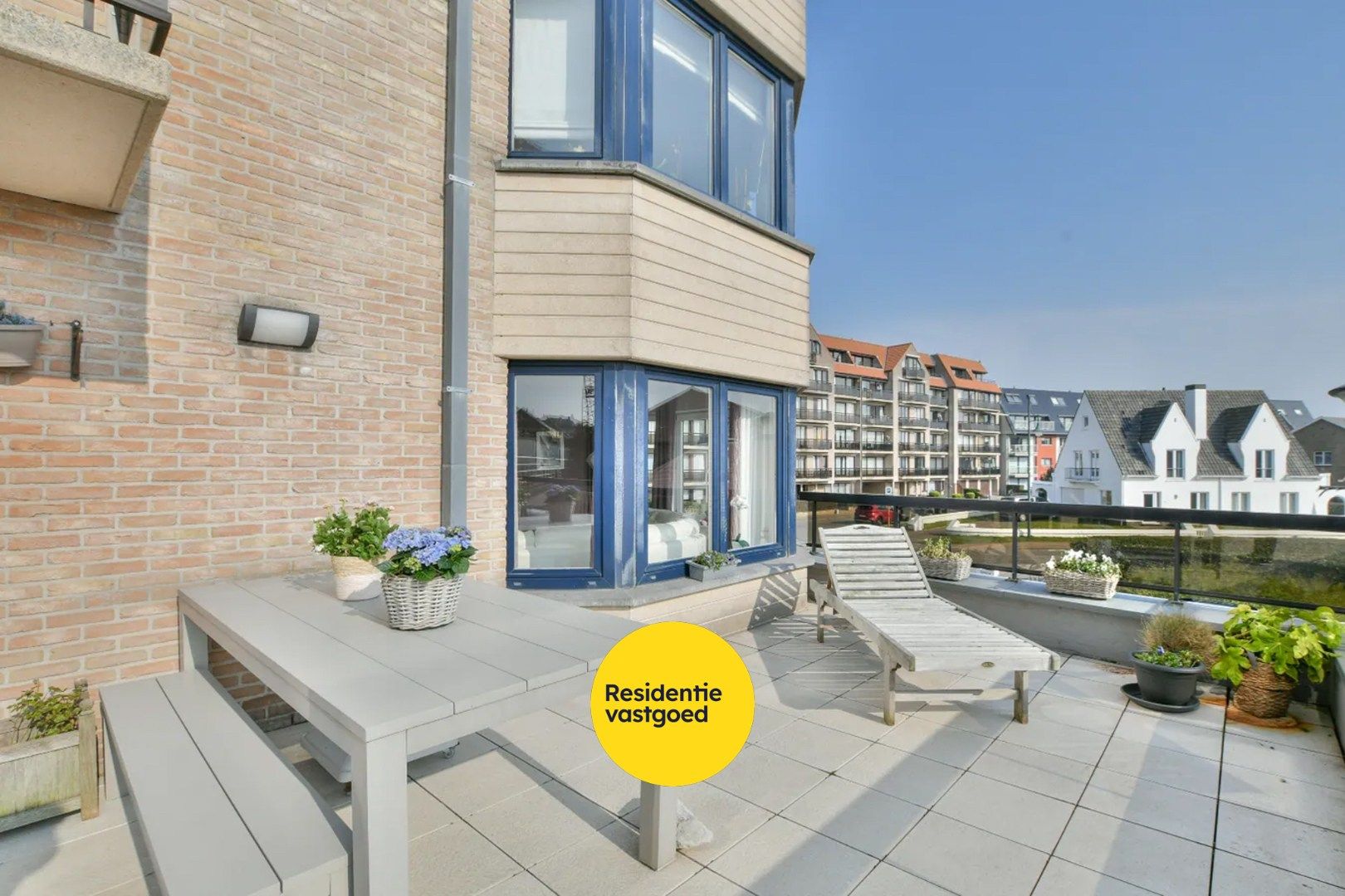 Instapklaar 2-slaapkamerappartement met ruim terras vlakbij het strand te Bredene foto 3