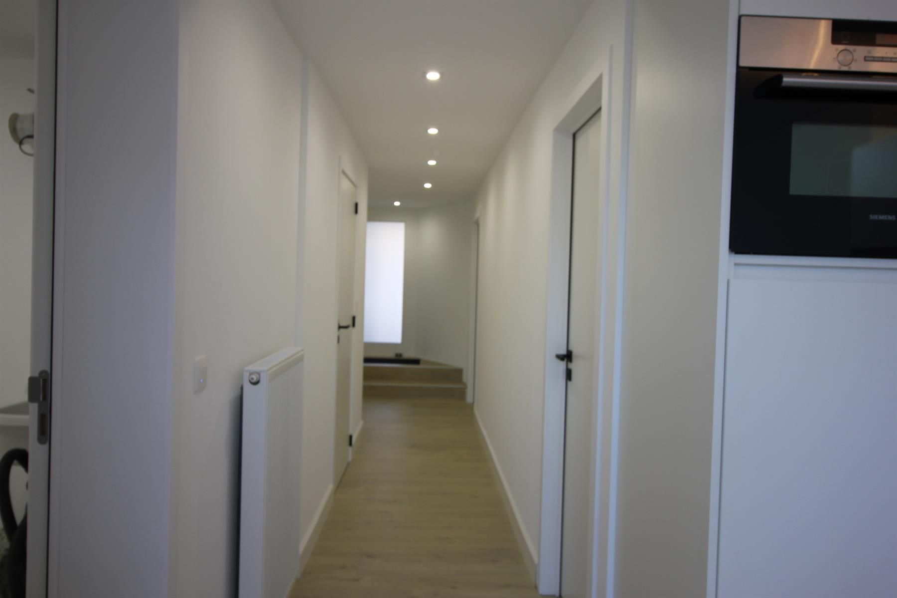 Prachtig gelijkvloersappartement met 2 slaapkamers en garage. foto 7