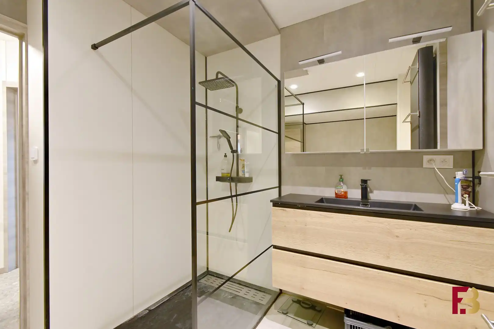 Stijlvol en ruim appartement met terras nabij het centrum van Merelbeke foto 15