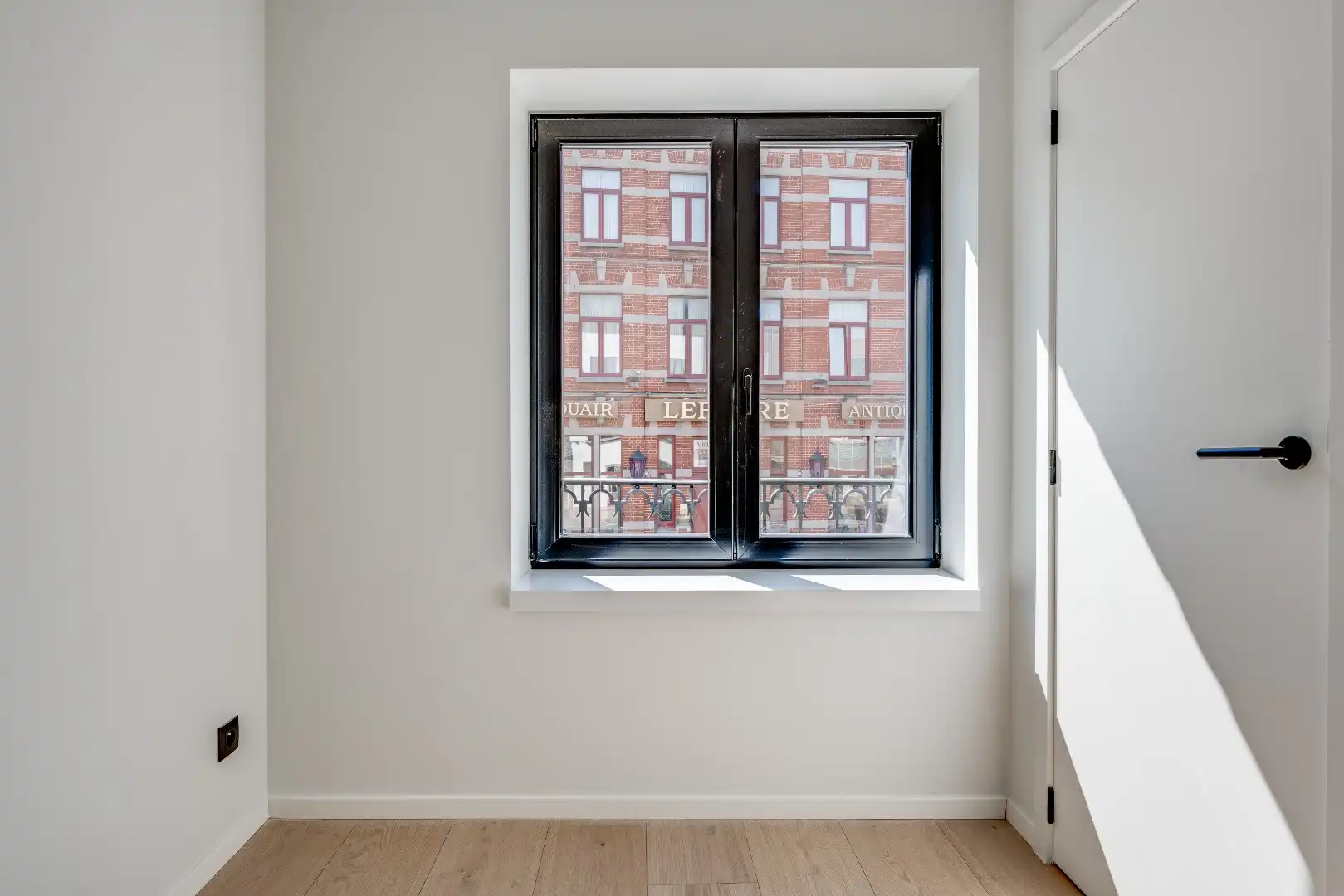 Prachtig 2 slaapkamer appartement in hartje Kortrijk foto 9