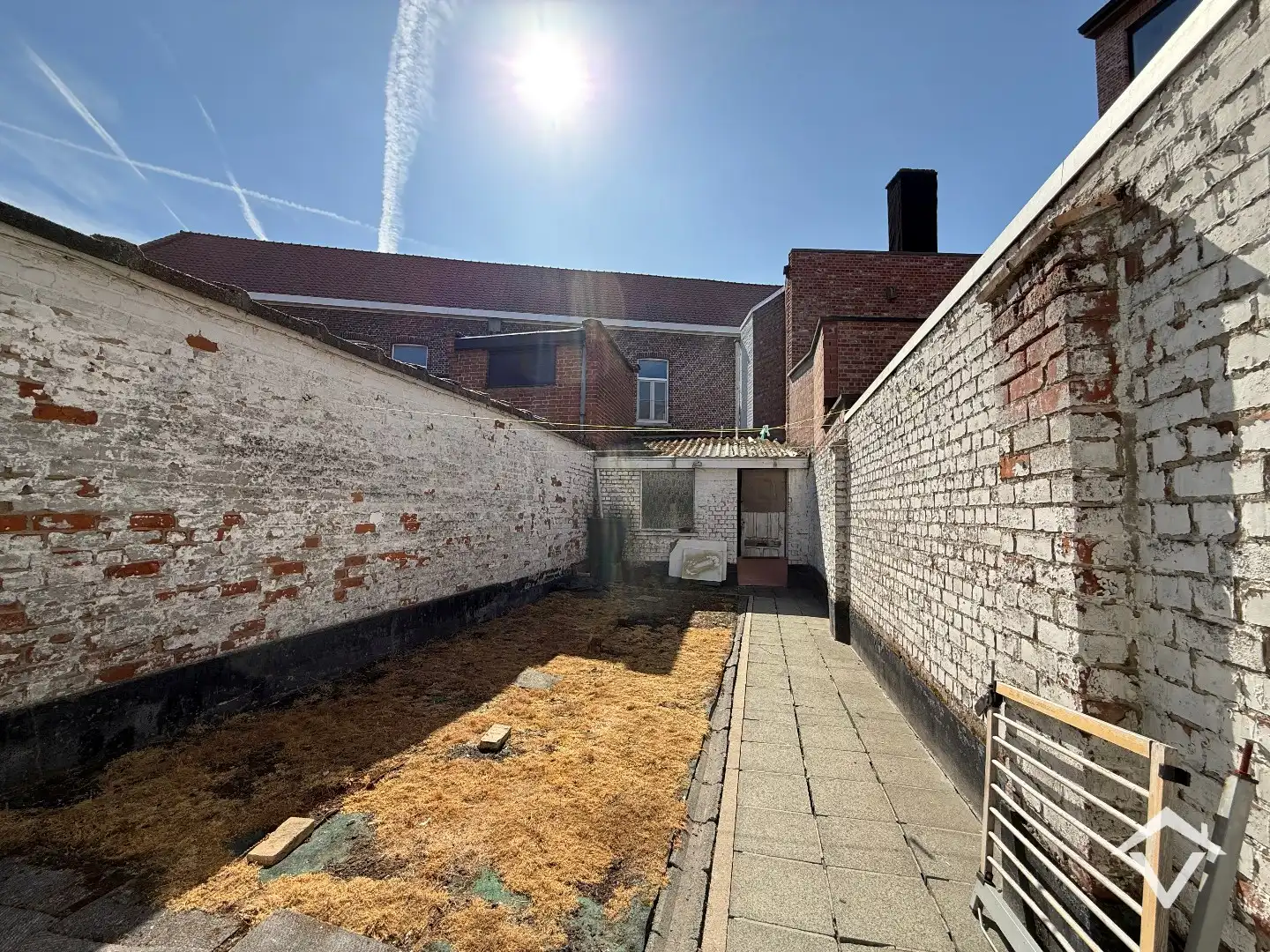 Te renoveren rijwoning met tuin, 3 slaapkamers te centrum Roeselare foto 10