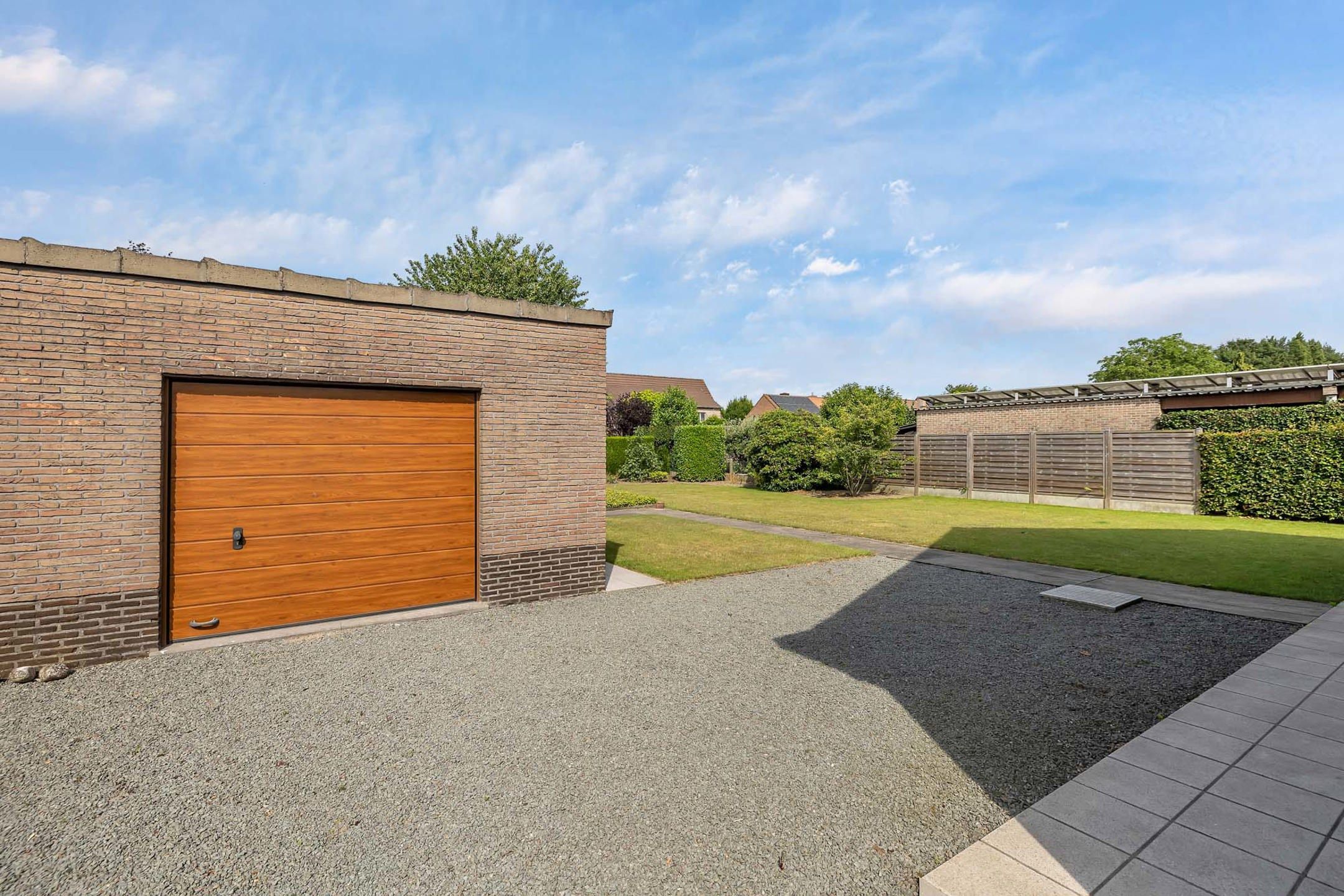 Statige villa op ruim perceel te Sint-Martens-Leerne (Deinze) foto 18
