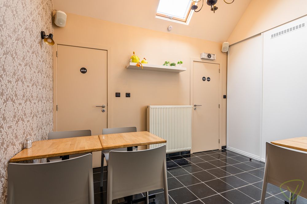 Ruime handelsswoning te koop in het centrum van Eeklo! foto 7