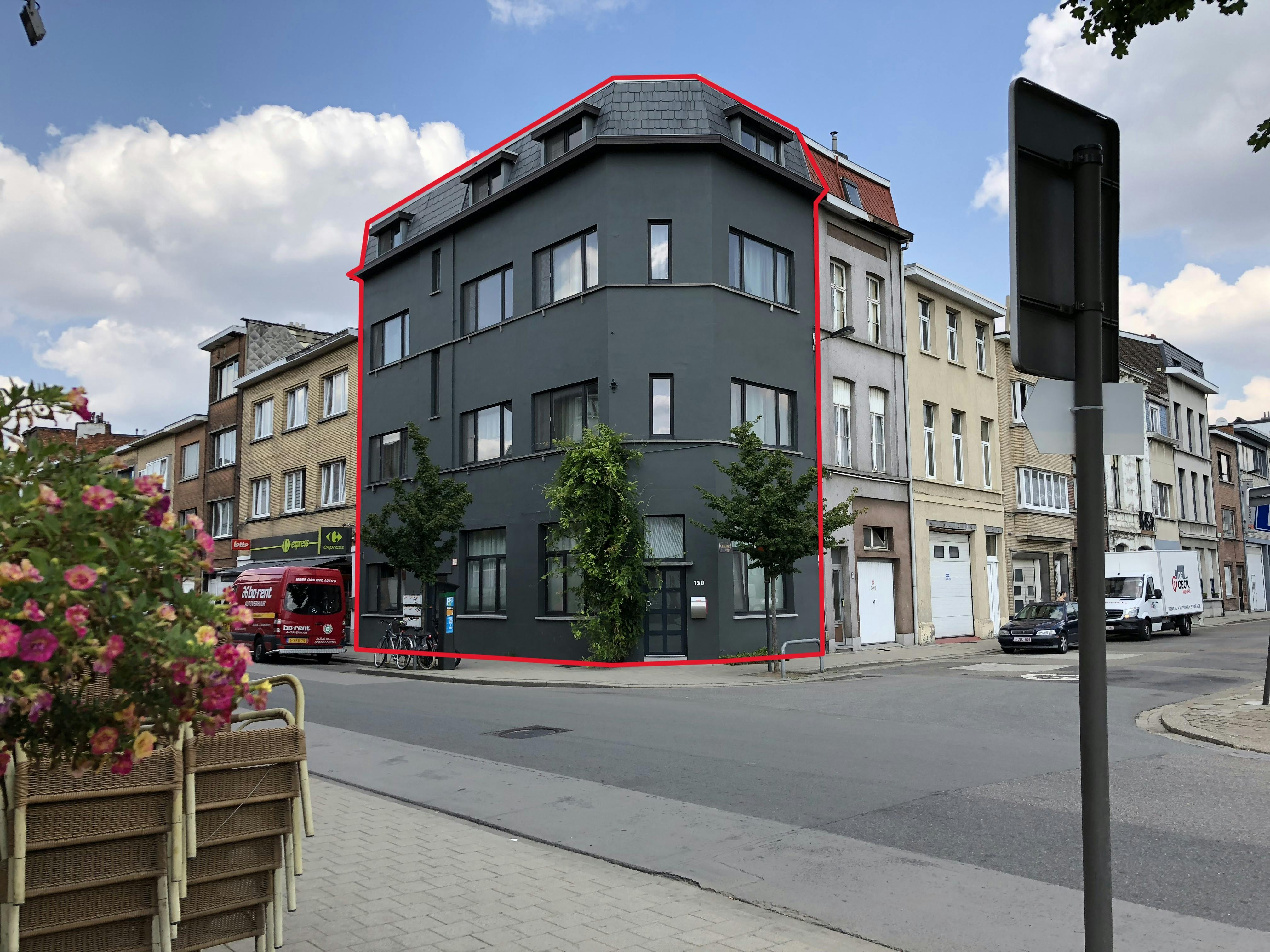 Studentengebouw met 9 kamers en 1 studio te koop in Antwerpen foto {{pictureIndex}}