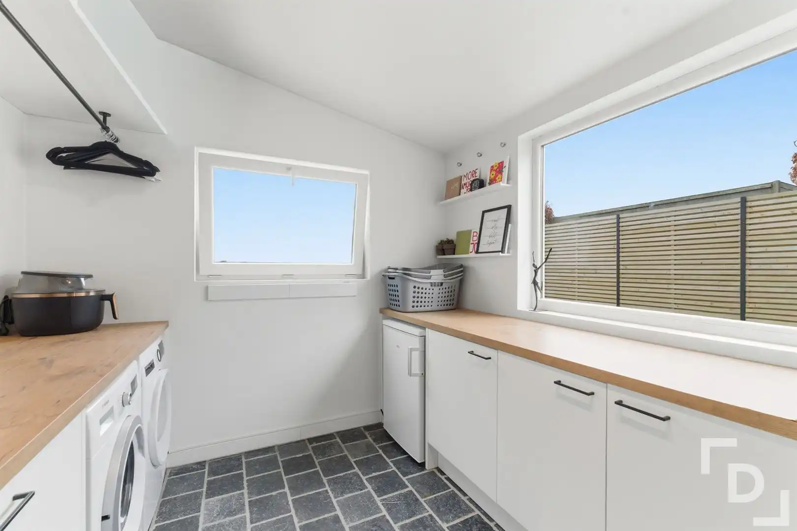 Gerenoveerde HOB met 3 slaapkamers en tuin te koop in Sint-Jan. foto 17