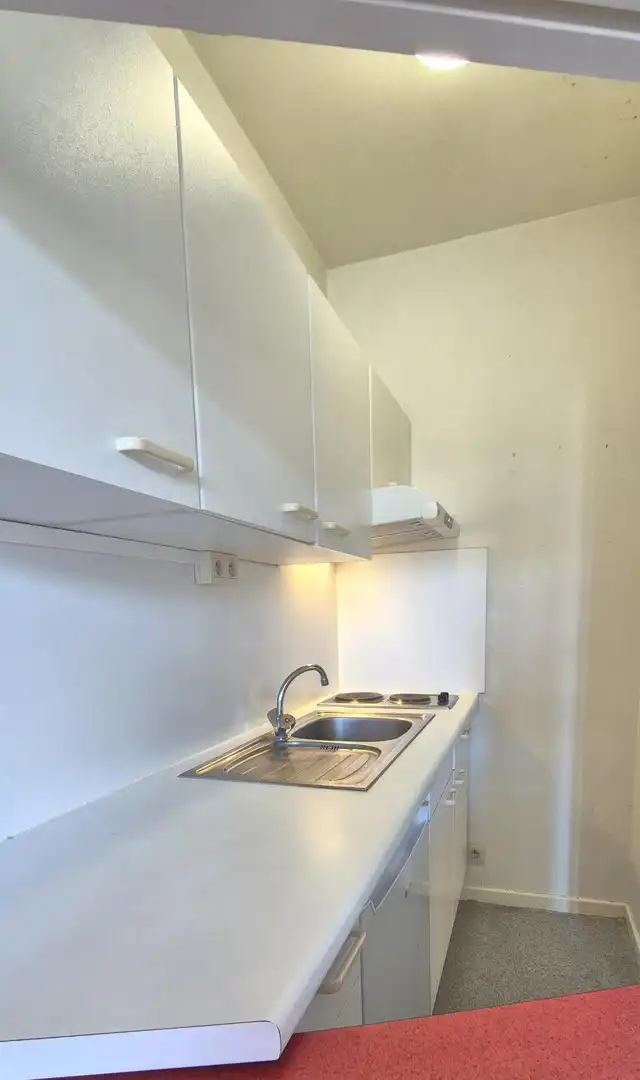 Moderne bemeubelde studio foto 4