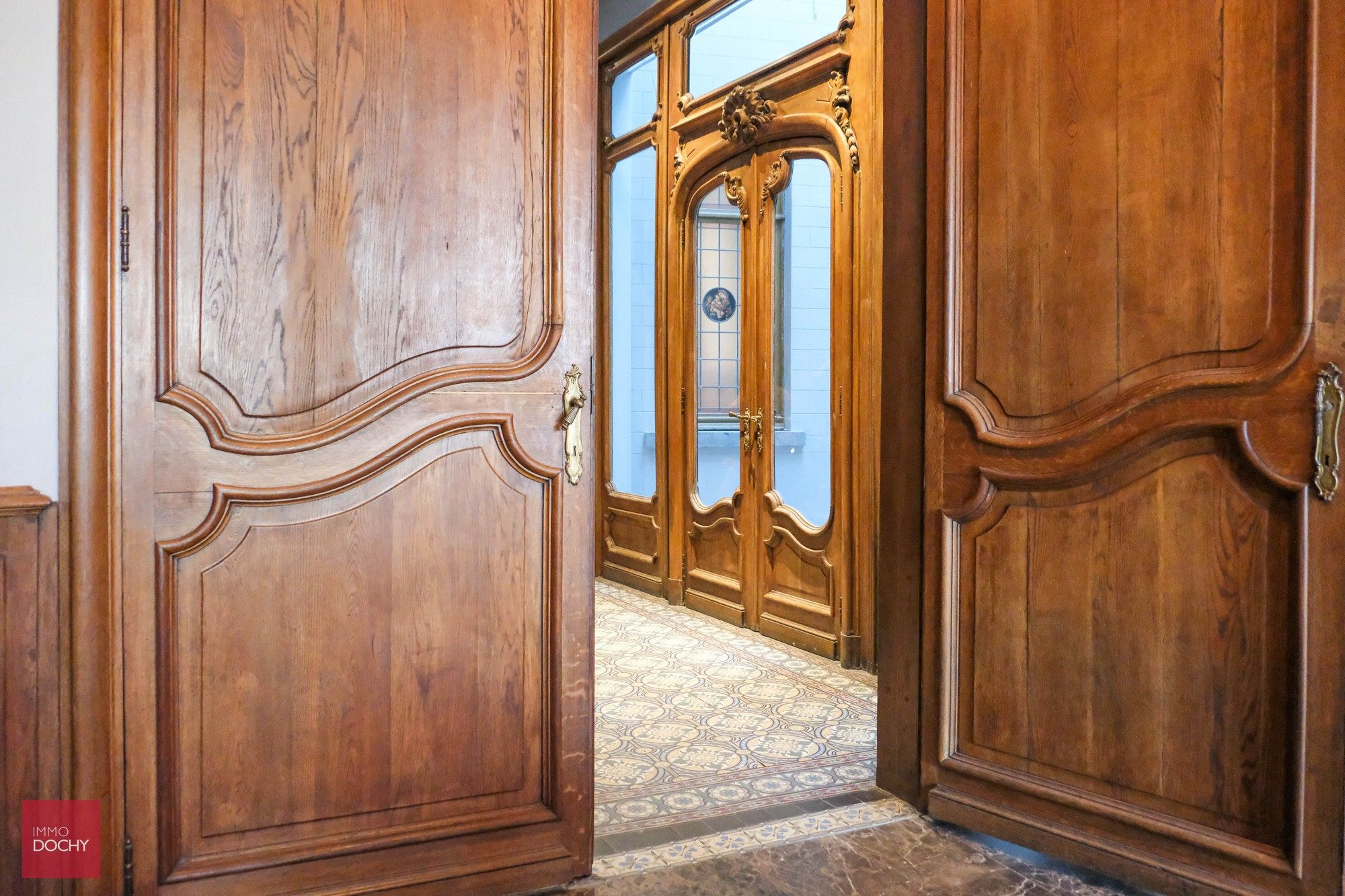 Volledige gerestaureerd  herenhuis met kantoor/magazijn/praktijk/bar centrum Izegem foto 7