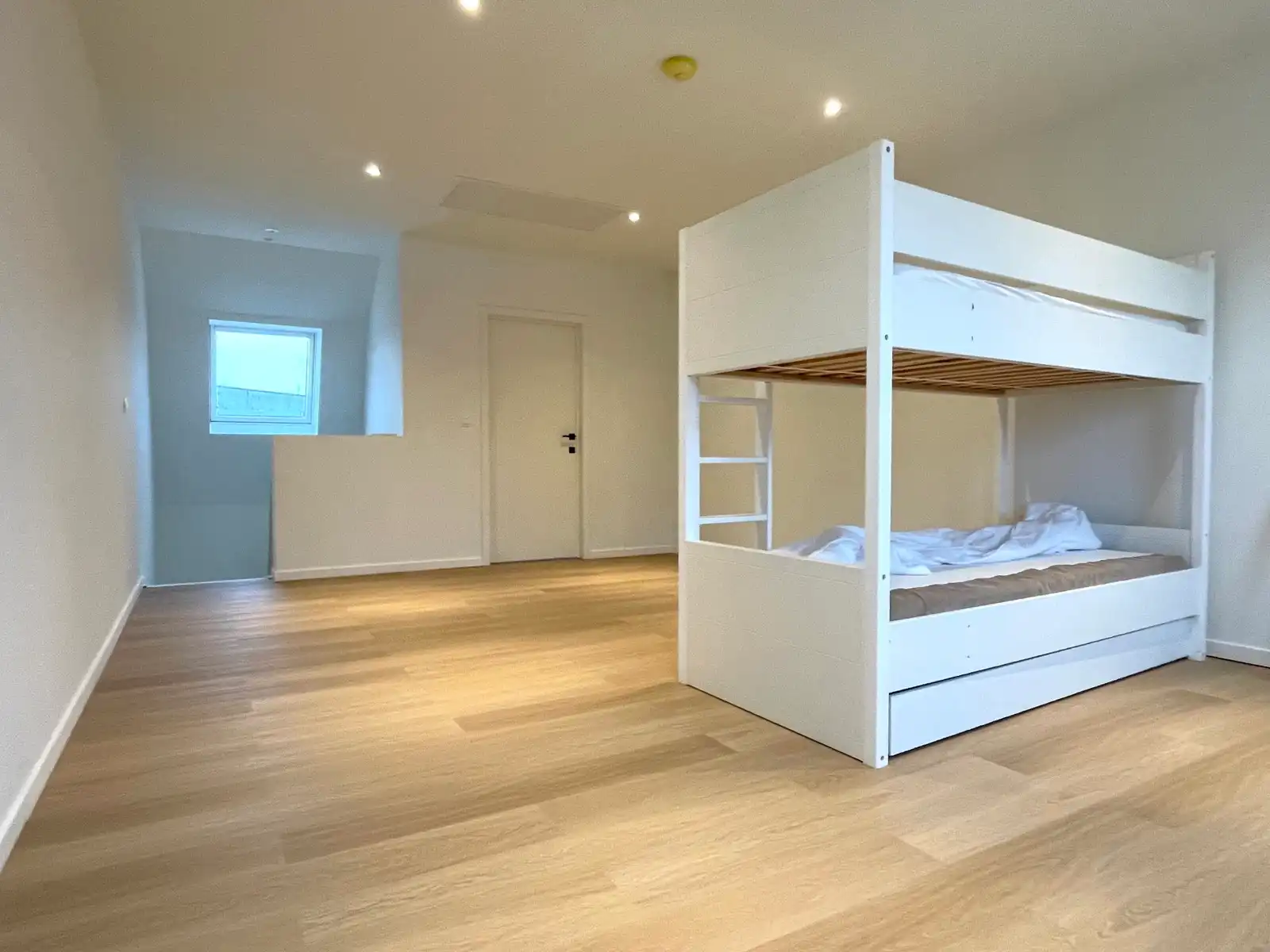 Volledig gerenoveerde woning te Aalst!  foto 14