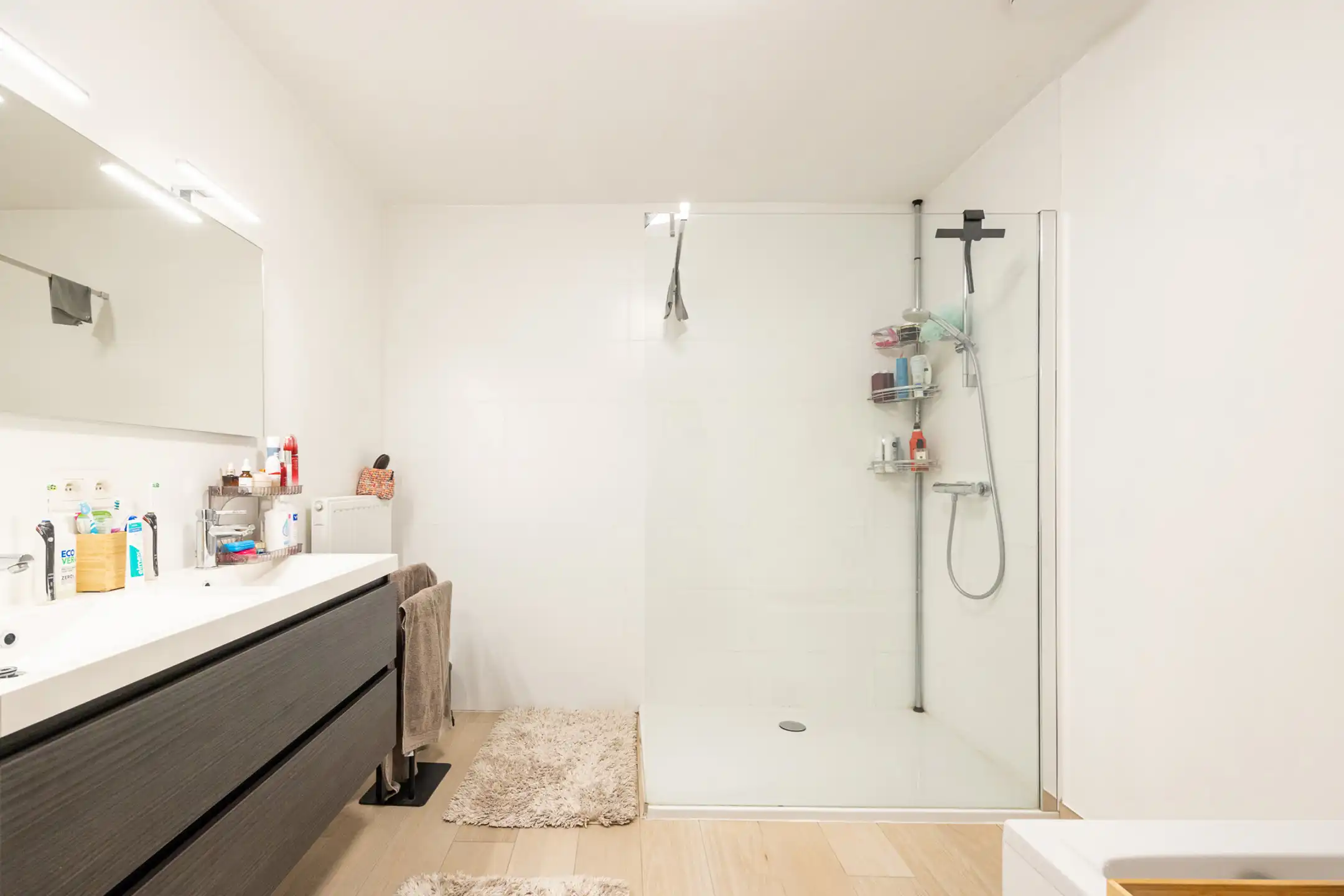 Luxueus gelijkvloers appartement met tuin en garage te huur in het centrum van Westmalle! foto 8