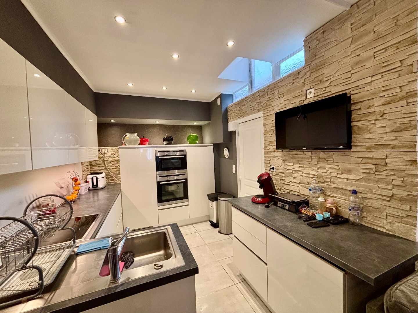 GERENOVEERDE RIJWONING MET 3 SLPKS, 2 BADKAMERS EN MOGELIJKHEID HUURGARAGE foto 7