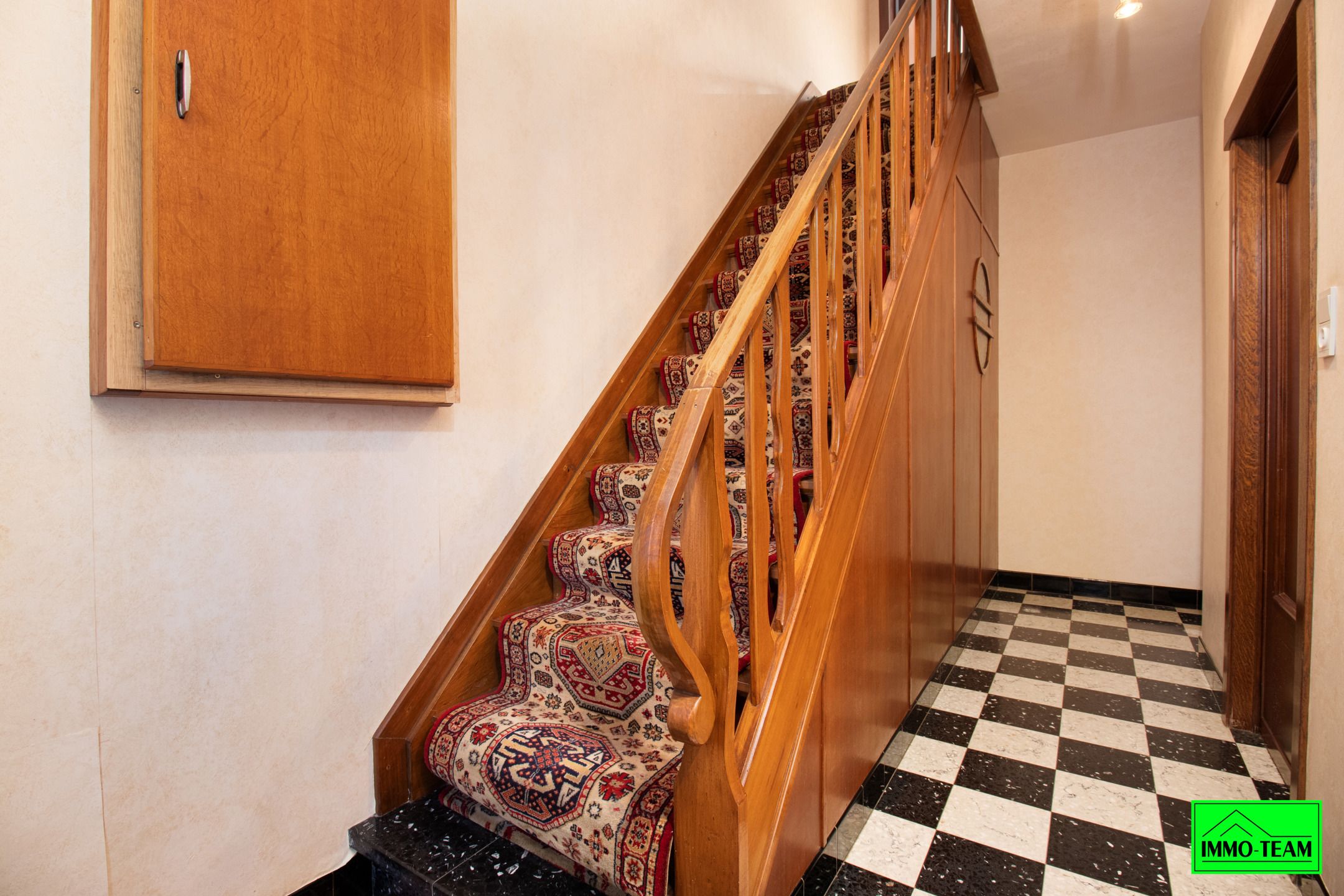 Op te frissen gezinswoning met ruime tuin en garage foto 7