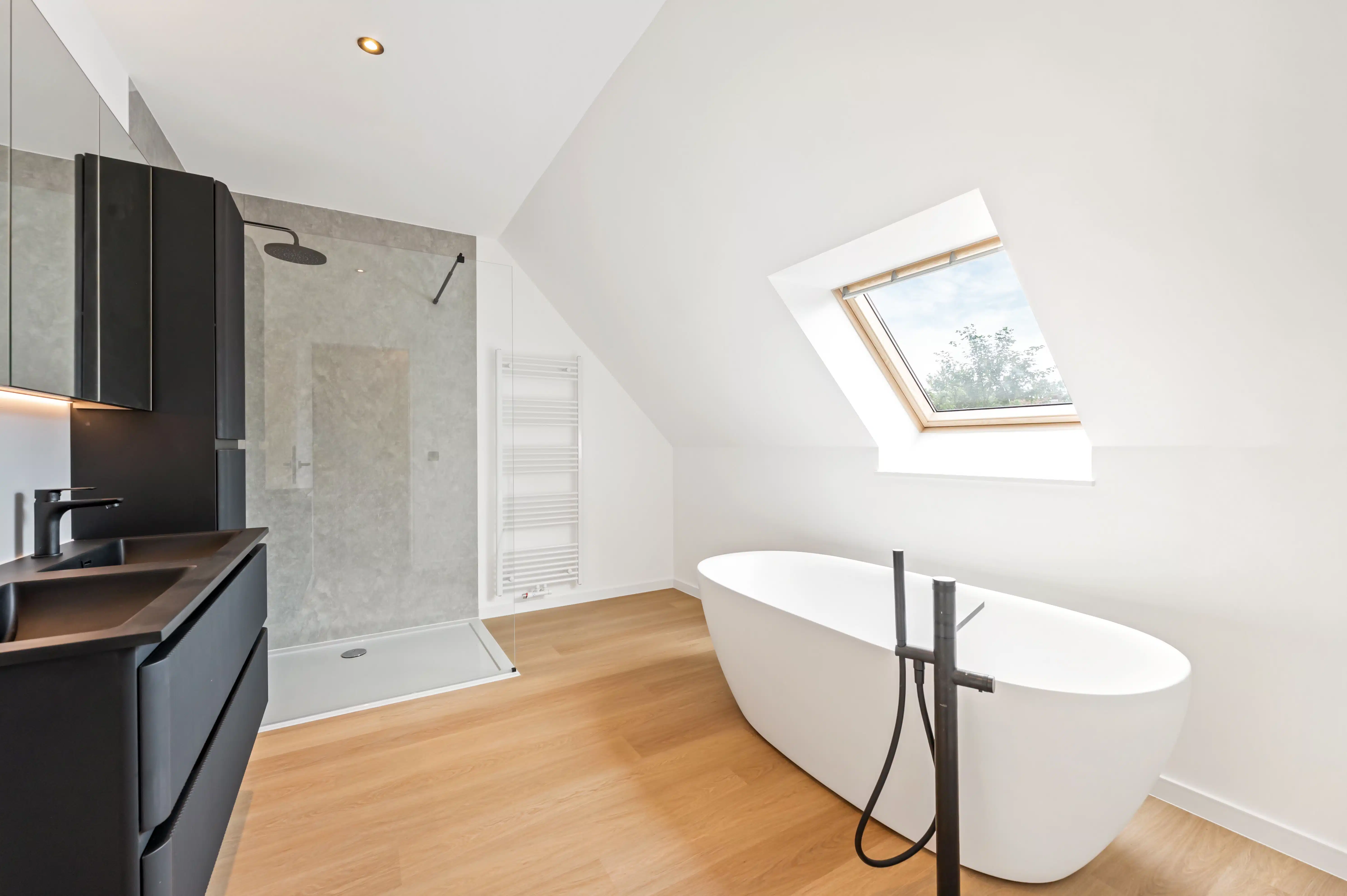 Instapklare woning met 4 slaapkamers en 2 badkamers ! foto 31