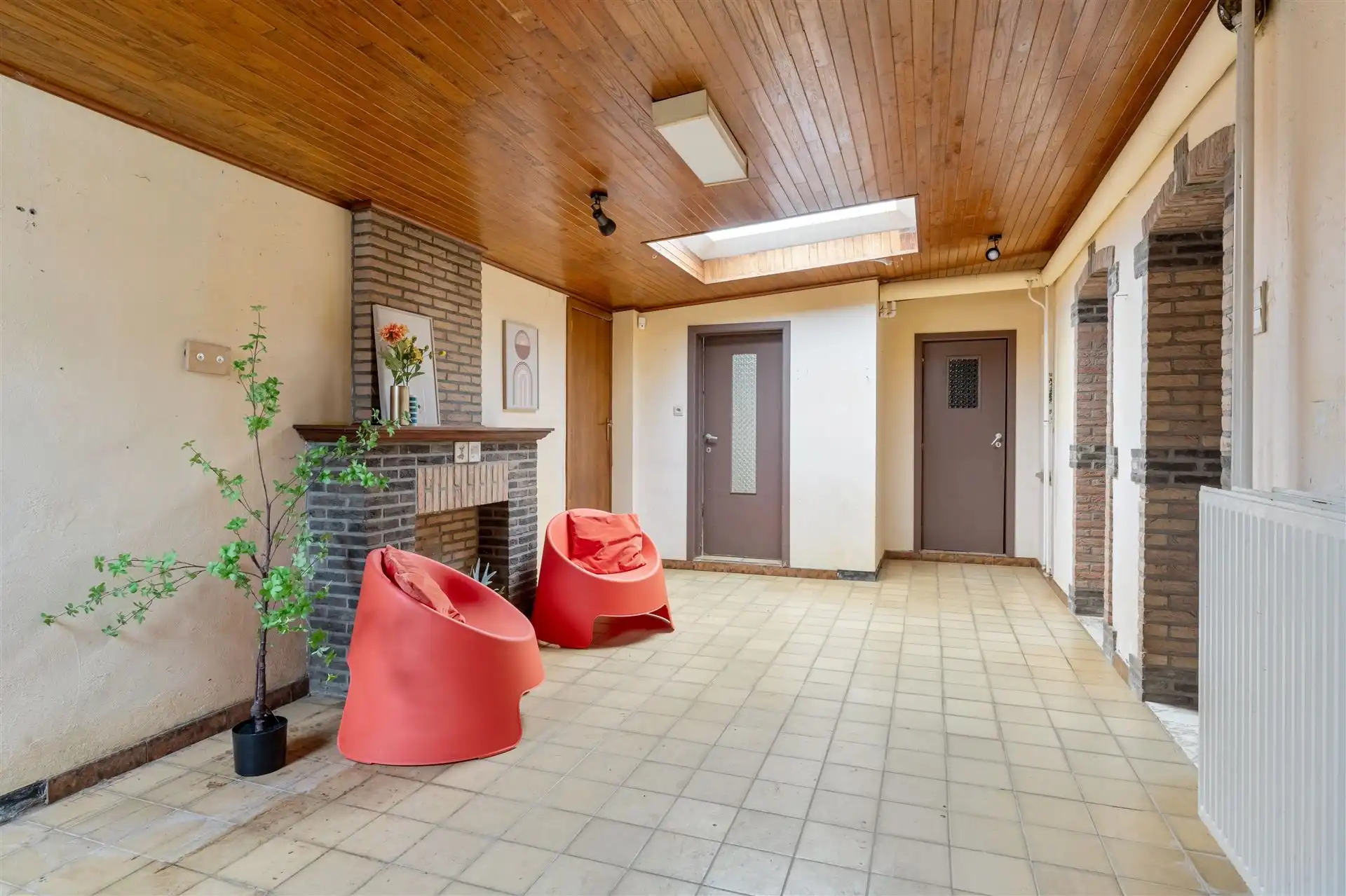 Renovatiewoning met garage en tuin. foto 11