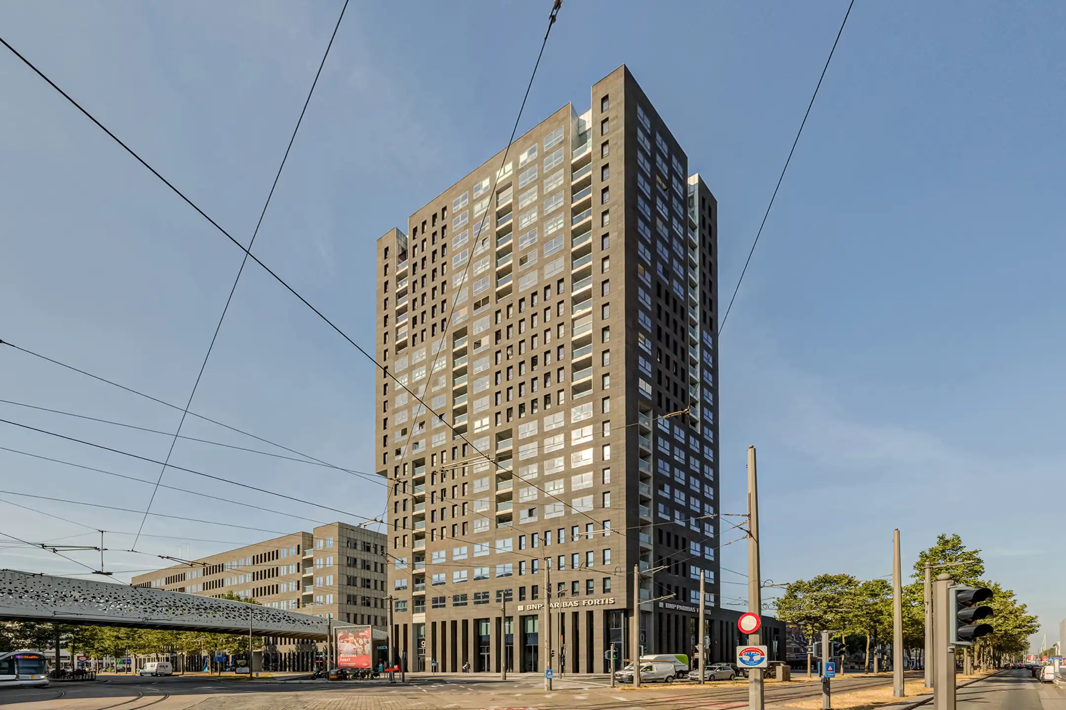 Panoramisch wonen in het hart van Antwerpen foto {{pictureIndex}}