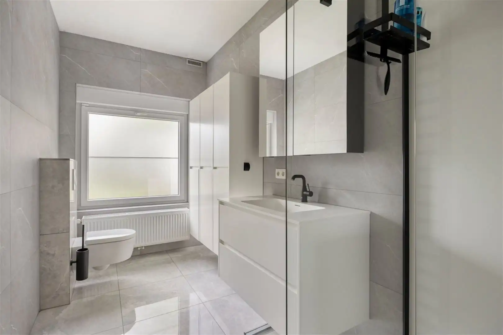 Gerenoveerde, energiezuinige villa met 6 slaapkamers. foto 15