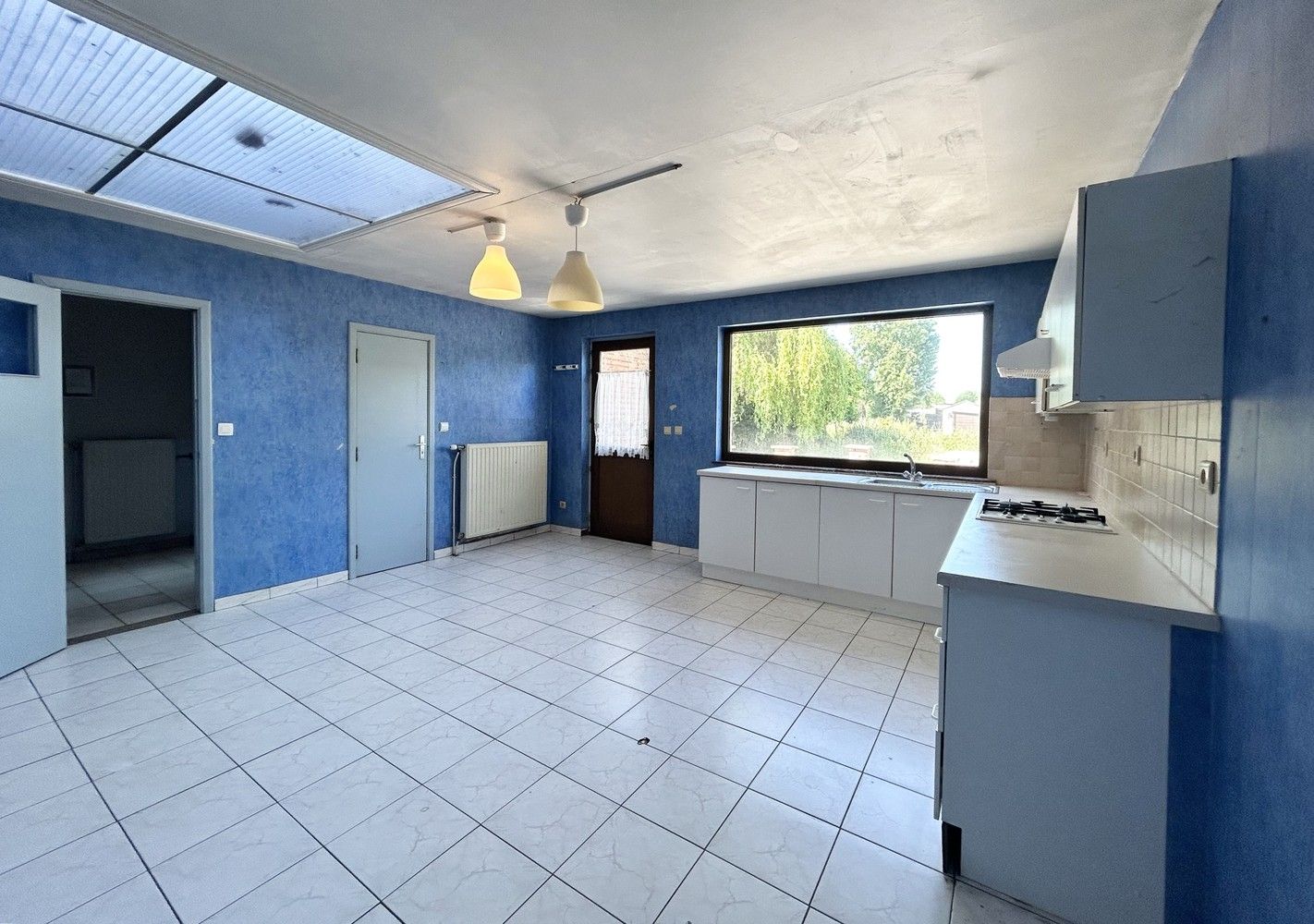 Ruime te renoveren woning met grote tuin en garage op gunstige locatie foto 8