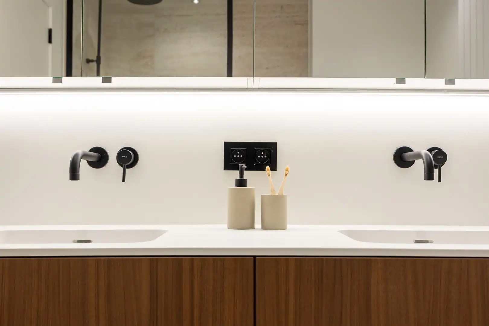 Gerenoveerd appartement met luxe-afwerking en topterras foto 16