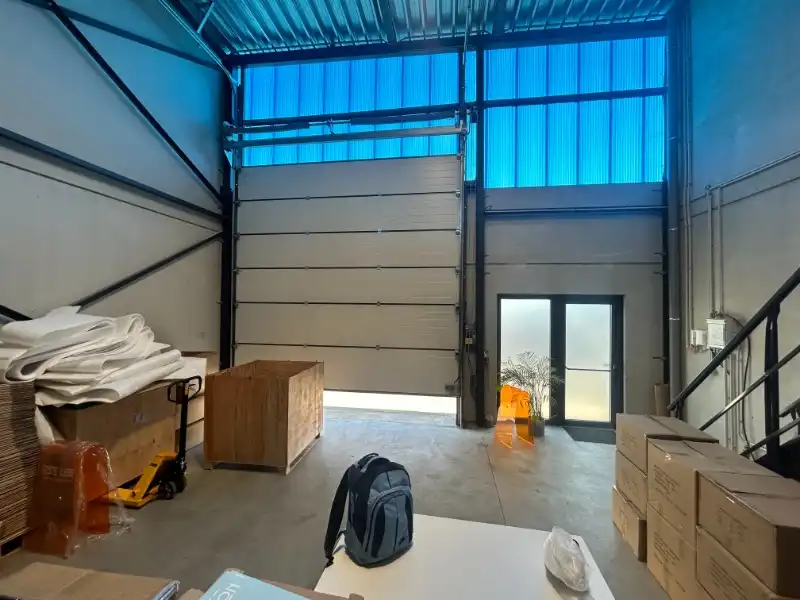 Magazijnruimte van 88 m² met mezzanine (±35 m²) en parking in Evergem foto 5