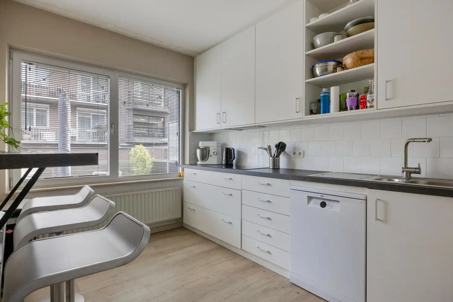 +/- 80m² kantoor foto 10