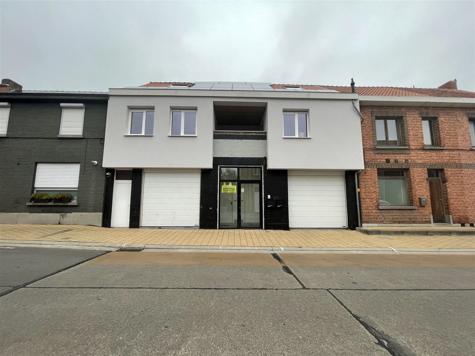 Prachtig gelijkvloers appartement met koertje en garage foto {{pictureIndex}}