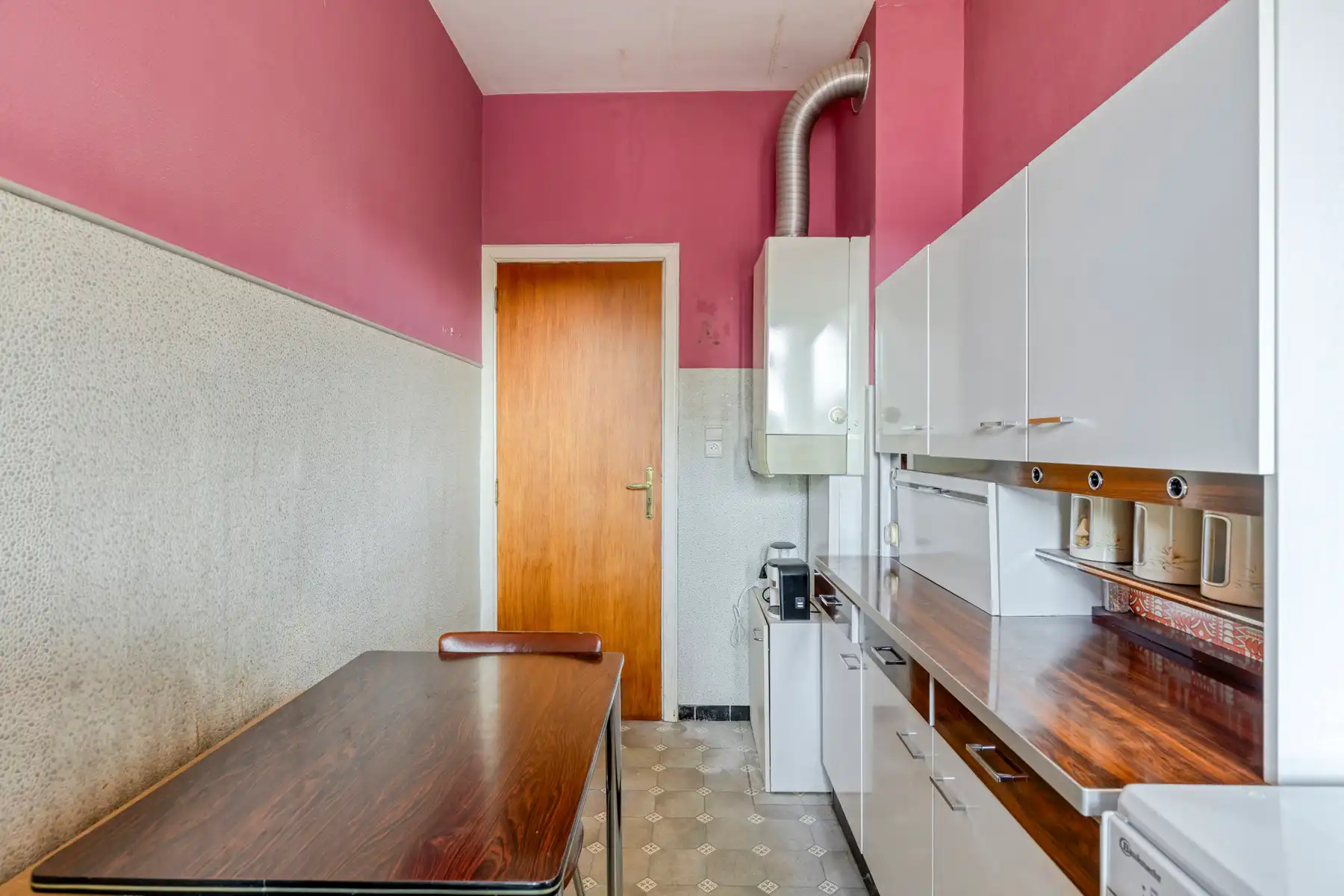Te renoveren 1-slaapkamerappartement met terras en kelder foto 9
