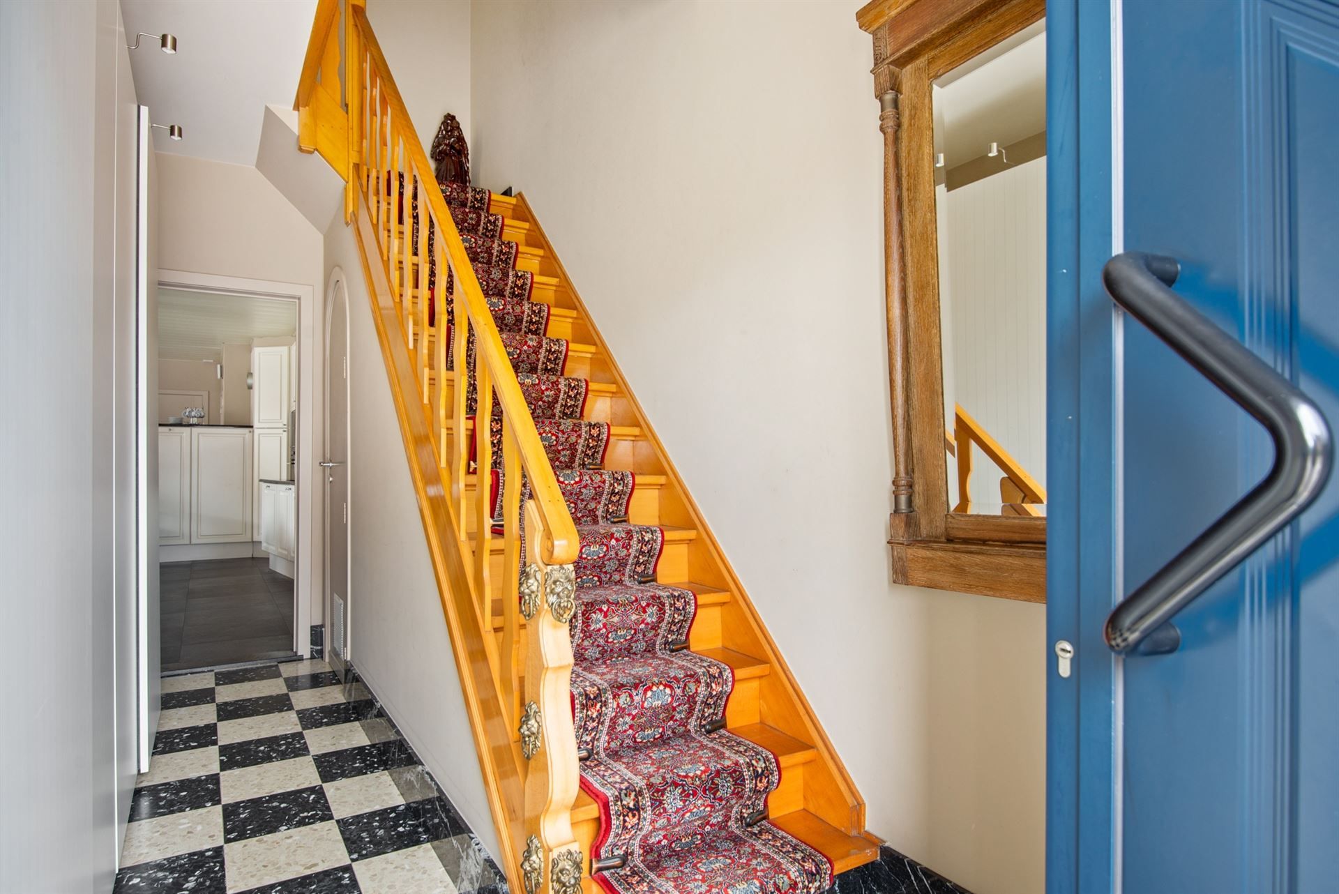 PERFECT ONDERHOUDEN WONING TE KOOP MET 4 SLPK foto 2