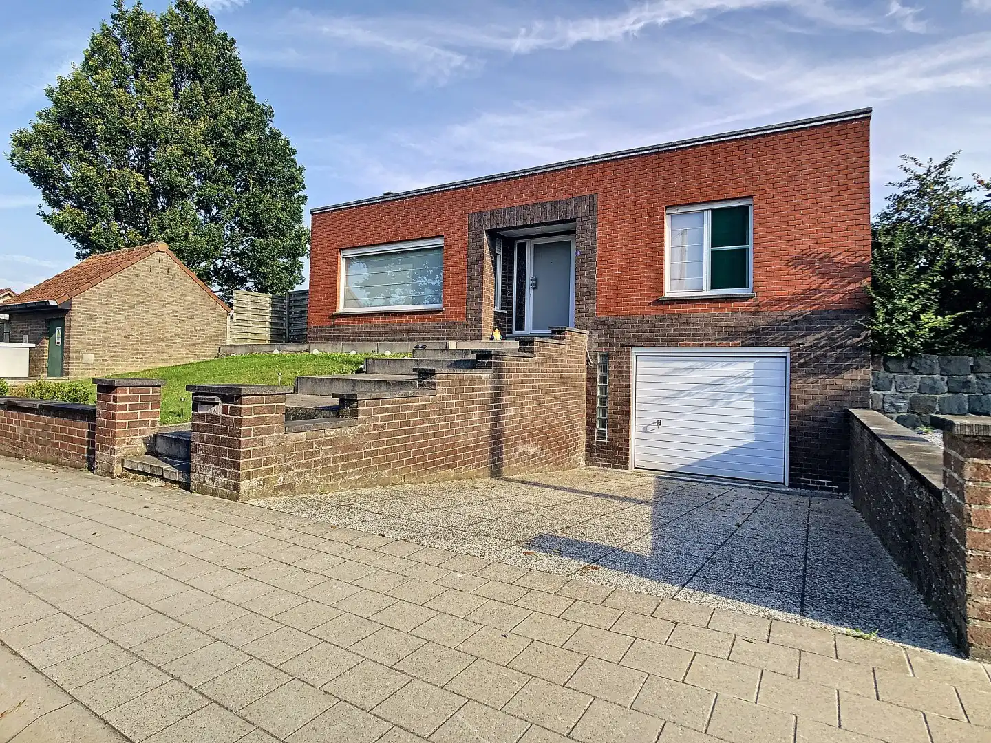 Rustig gelegen, alleenstaande woning met inpandige garage foto 10