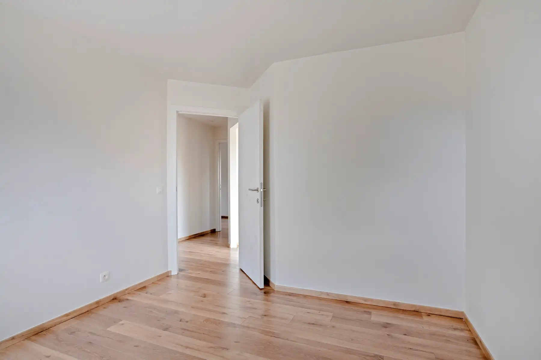 Ruime woning met 4 slaapkamers op landelijke ligging foto 17