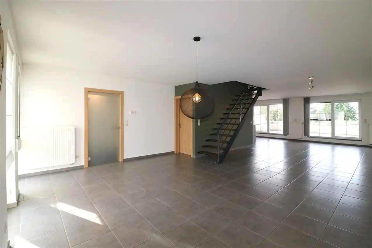 Duplex met groot terras, twee slpk en afgesloten garage foto 6