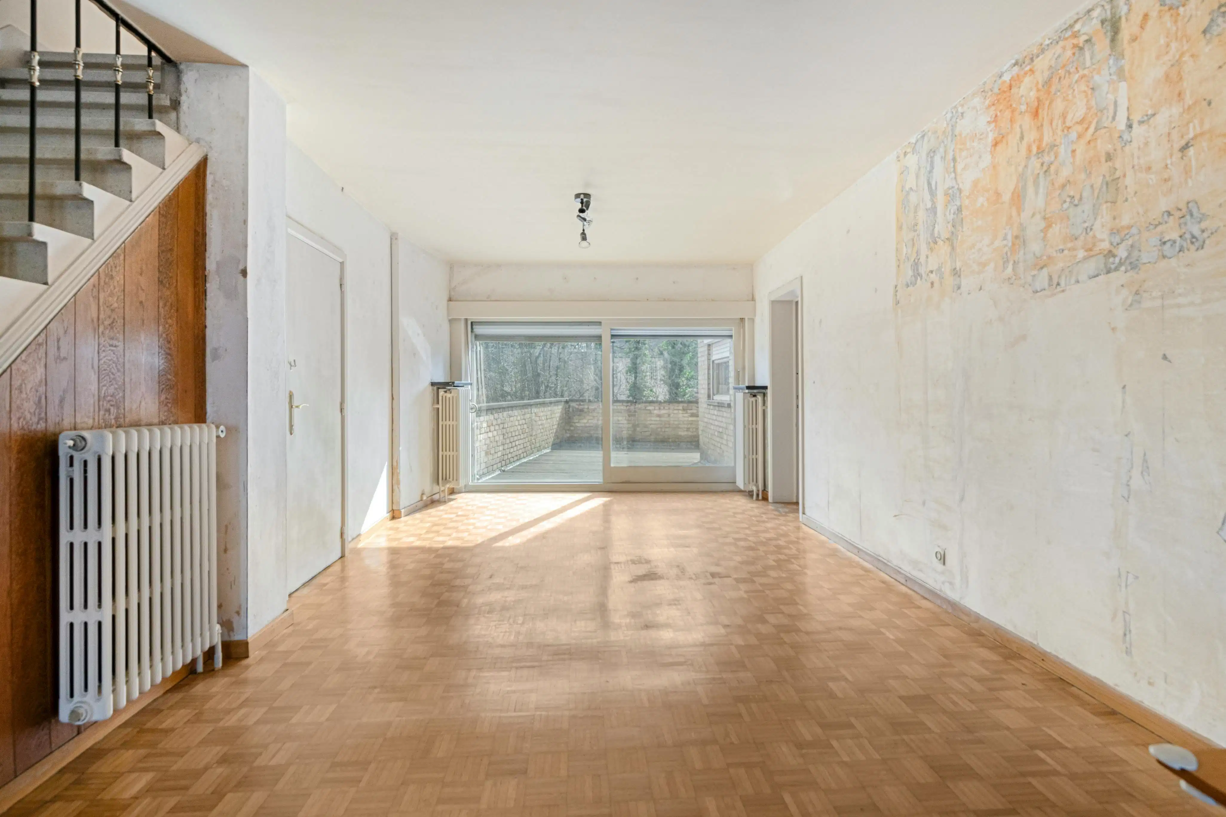 Te renoveren huis met inpandige garage (5) in hartje Brugge foto 4