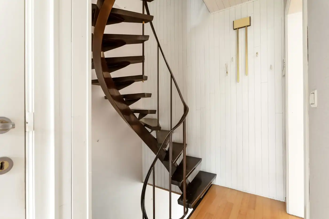 Centraal gelegen, op te frissen woning met 2 à 3 slpk., inpandige garage en tuin foto 17