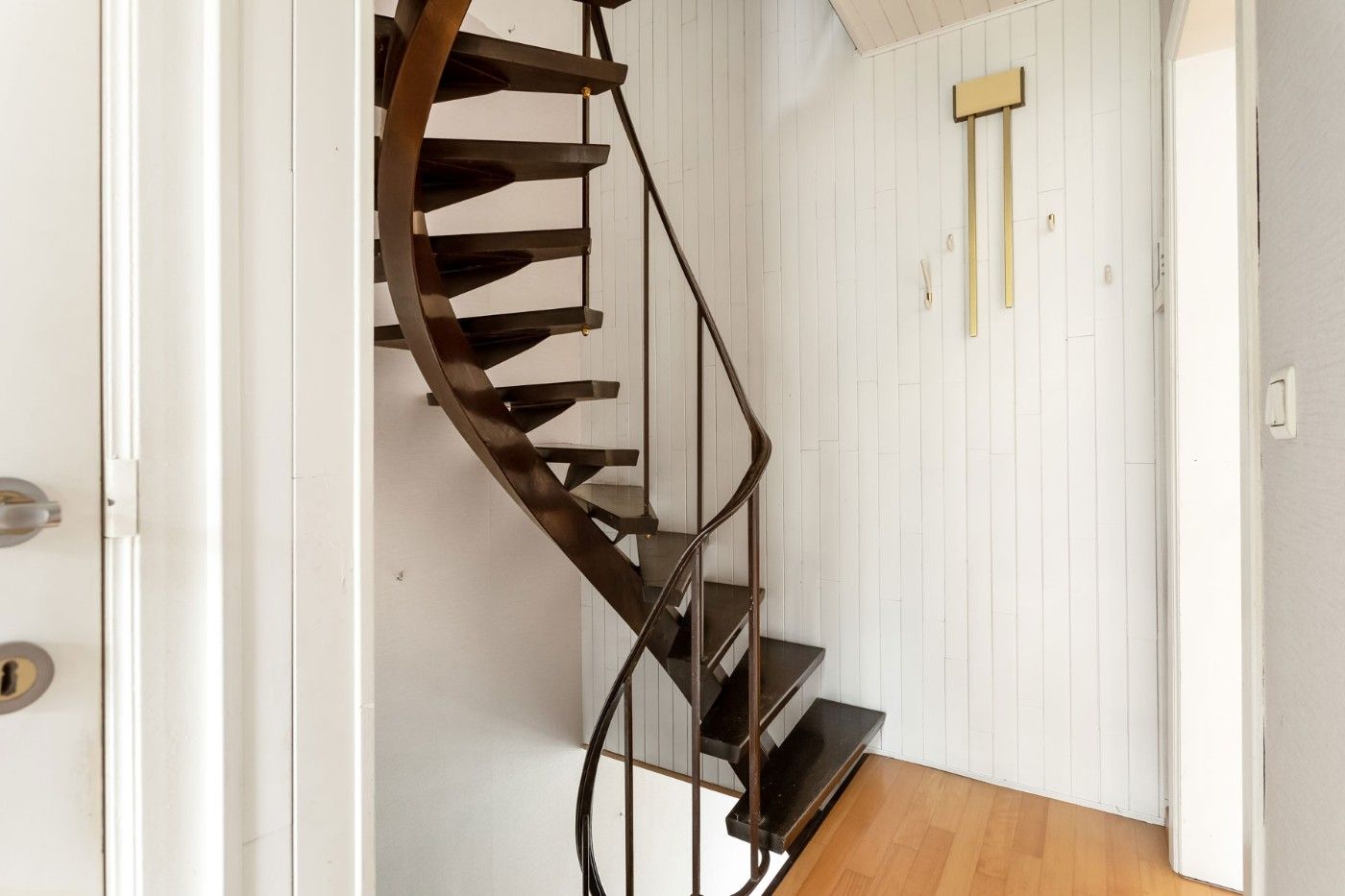 Centraal gelegen, op te frissen woning met 2 à 3 slpk., inpandige garage en tuin foto 17